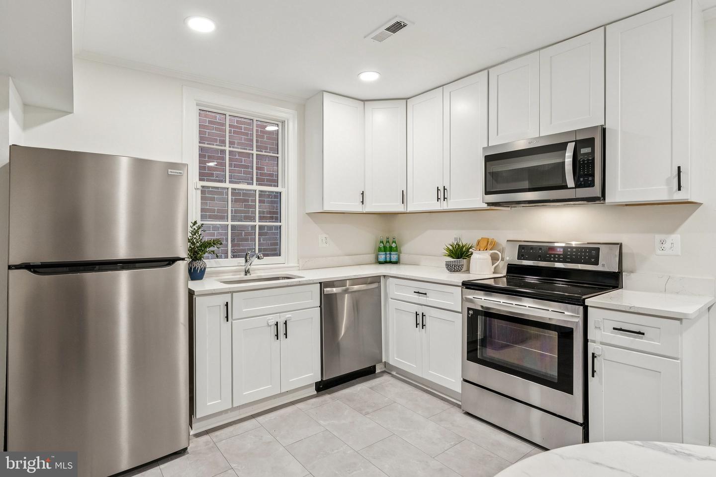 602 N ALFRED ST, ALEXANDRIA, Virginia 22314, 2 Bedrooms Bedrooms, ,2 BathroomsBathrooms,Residential,For sale,602 N ALFRED ST,VAAX2051628 MLS # VAAX2051628