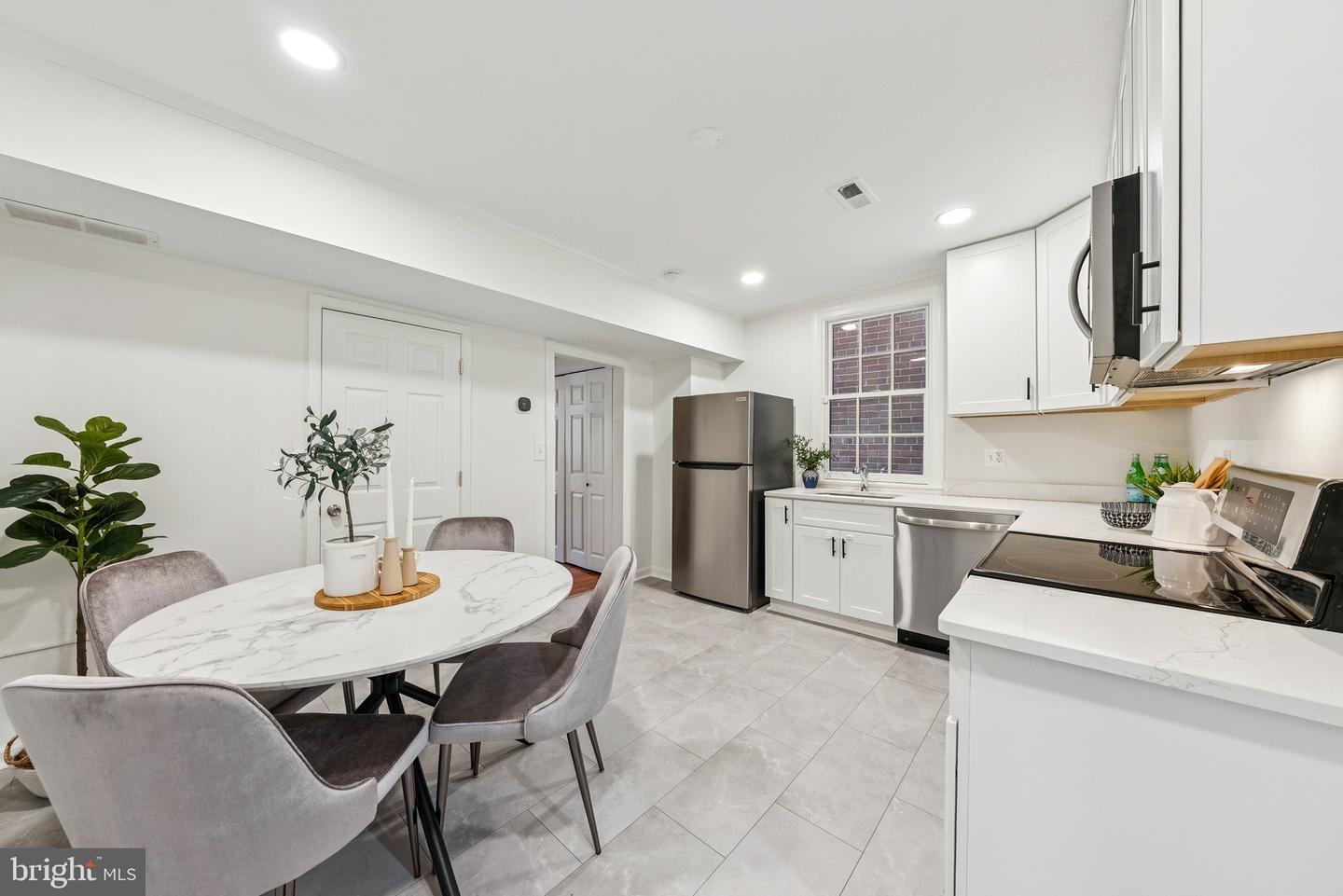 602 N ALFRED ST, ALEXANDRIA, Virginia 22314, 2 Bedrooms Bedrooms, ,2 BathroomsBathrooms,Residential,For sale,602 N ALFRED ST,VAAX2051628 MLS # VAAX2051628