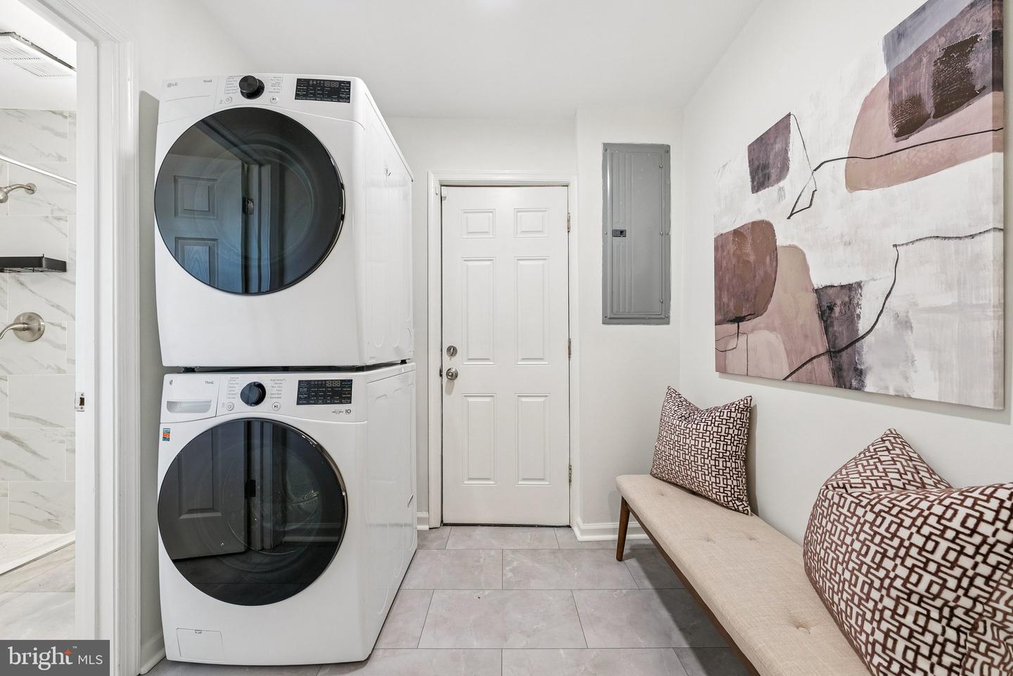 602 N ALFRED ST, ALEXANDRIA, Virginia 22314, 2 Bedrooms Bedrooms, ,2 BathroomsBathrooms,Residential,For sale,602 N ALFRED ST,VAAX2051628 MLS # VAAX2051628