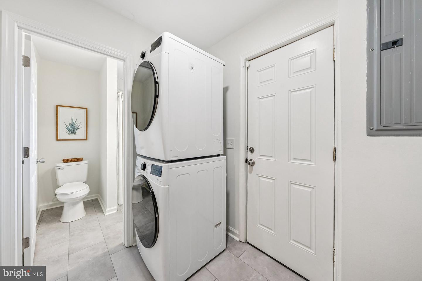 602 N ALFRED ST, ALEXANDRIA, Virginia 22314, 2 Bedrooms Bedrooms, ,2 BathroomsBathrooms,Residential,For sale,602 N ALFRED ST,VAAX2051628 MLS # VAAX2051628