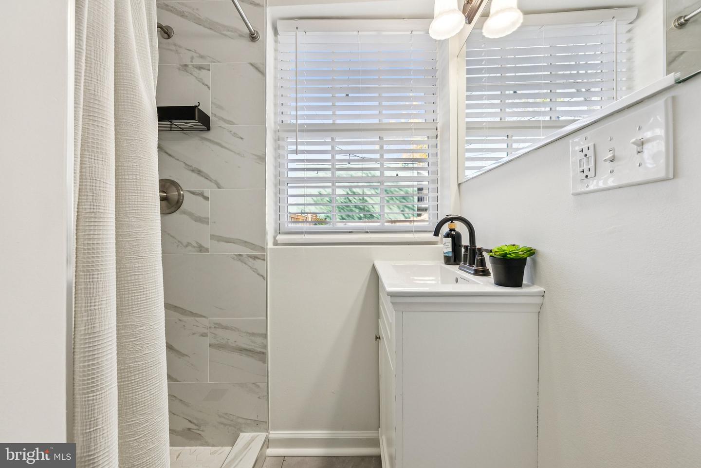 602 N ALFRED ST, ALEXANDRIA, Virginia 22314, 2 Bedrooms Bedrooms, ,2 BathroomsBathrooms,Residential,For sale,602 N ALFRED ST,VAAX2051628 MLS # VAAX2051628