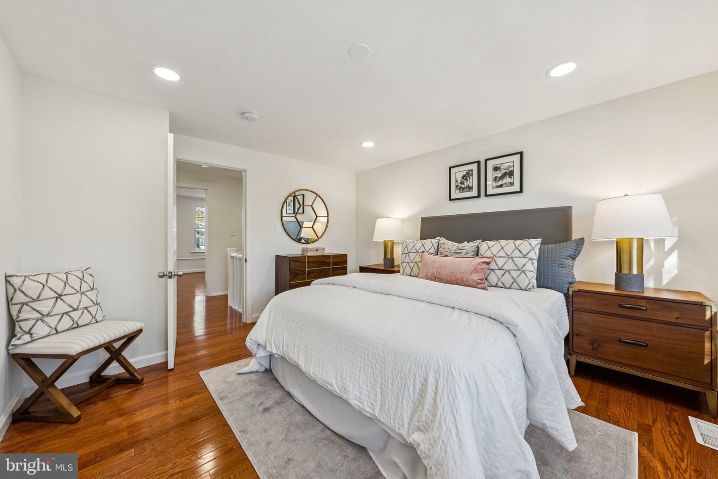 602 N ALFRED ST, ALEXANDRIA, Virginia 22314, 2 Bedrooms Bedrooms, ,2 BathroomsBathrooms,Residential,For sale,602 N ALFRED ST,VAAX2051628 MLS # VAAX2051628