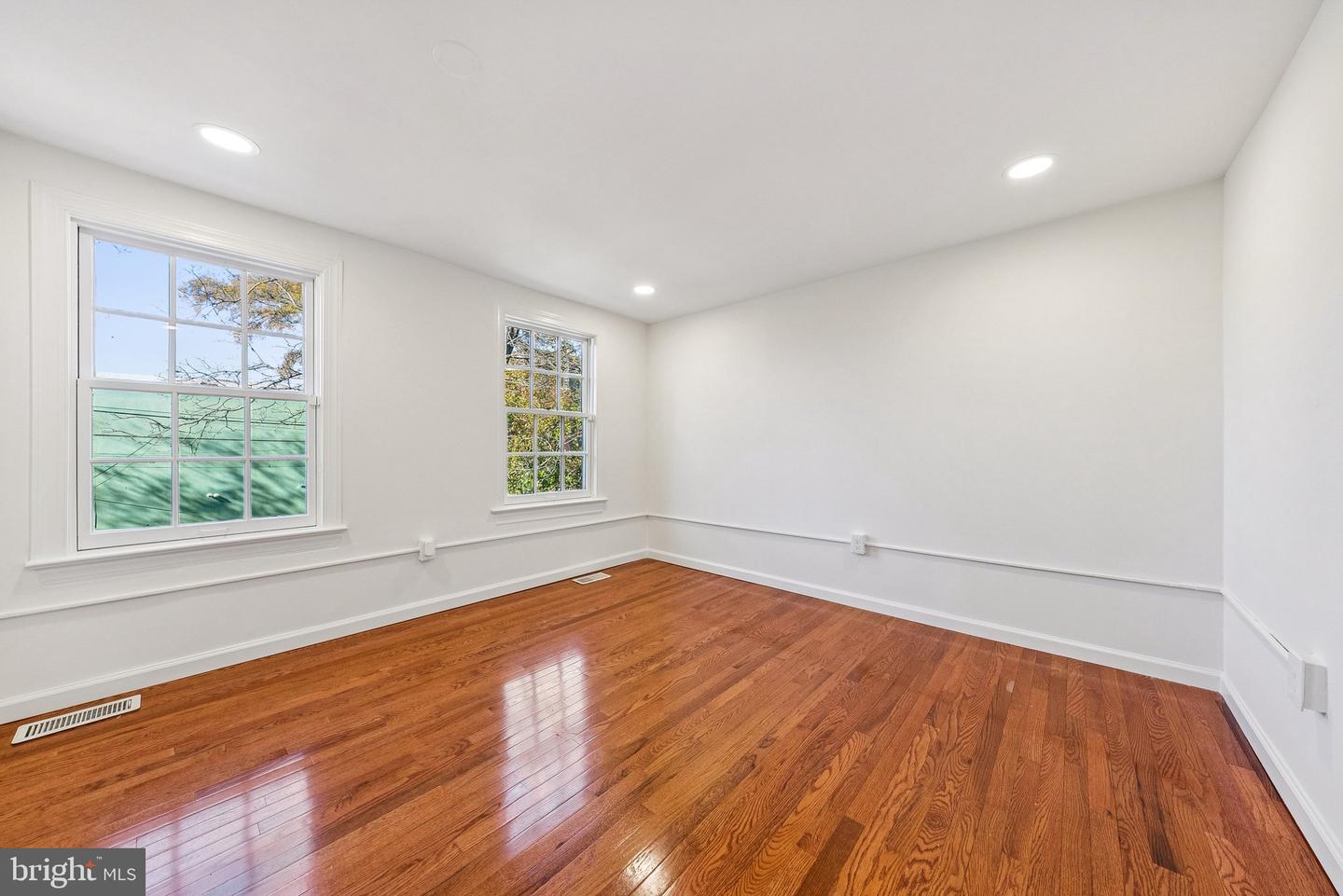 602 N ALFRED ST, ALEXANDRIA, Virginia 22314, 2 Bedrooms Bedrooms, ,2 BathroomsBathrooms,Residential,For sale,602 N ALFRED ST,VAAX2051628 MLS # VAAX2051628