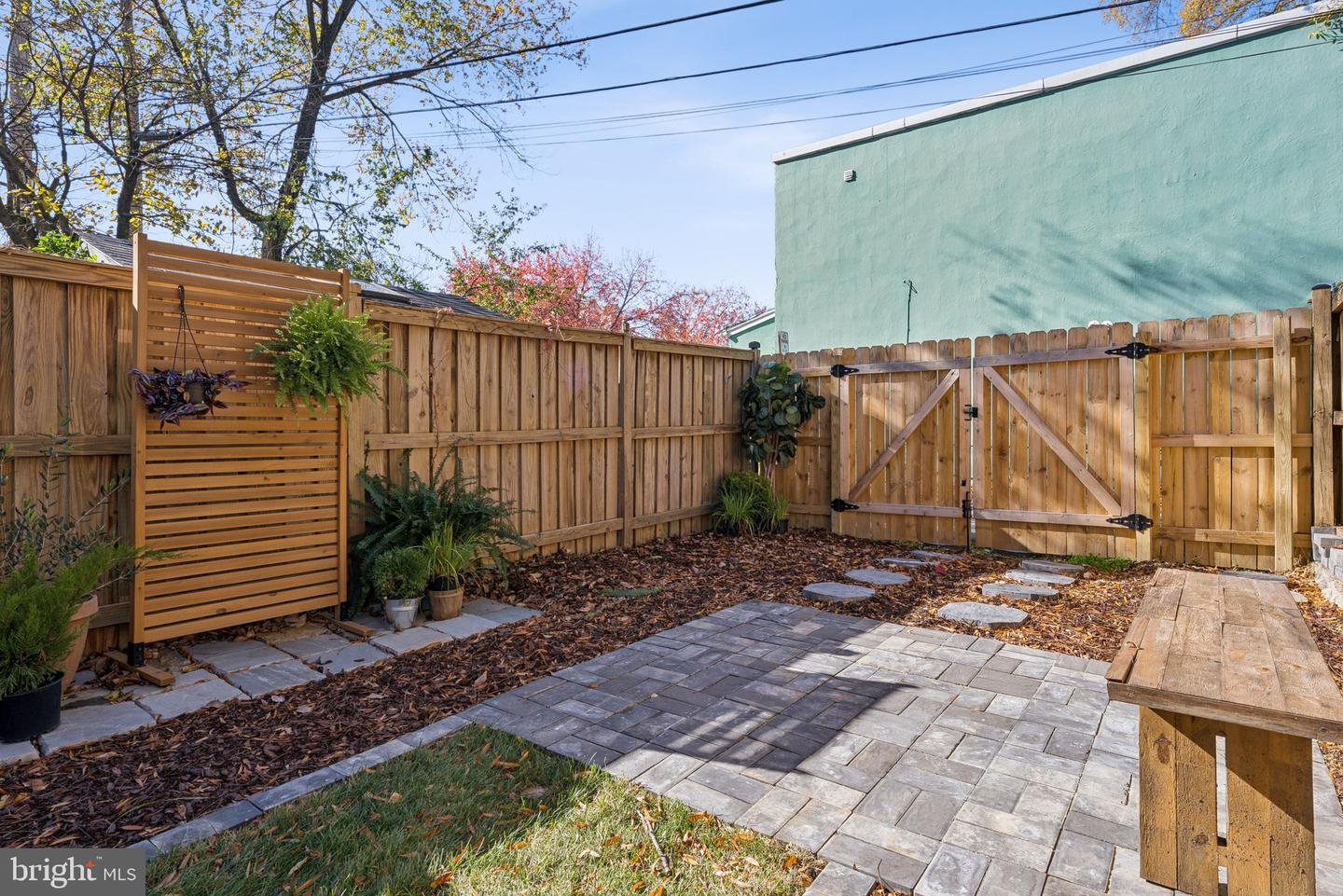 602 N ALFRED ST, ALEXANDRIA, Virginia 22314, 2 Bedrooms Bedrooms, ,2 BathroomsBathrooms,Residential,For sale,602 N ALFRED ST,VAAX2051628 MLS # VAAX2051628