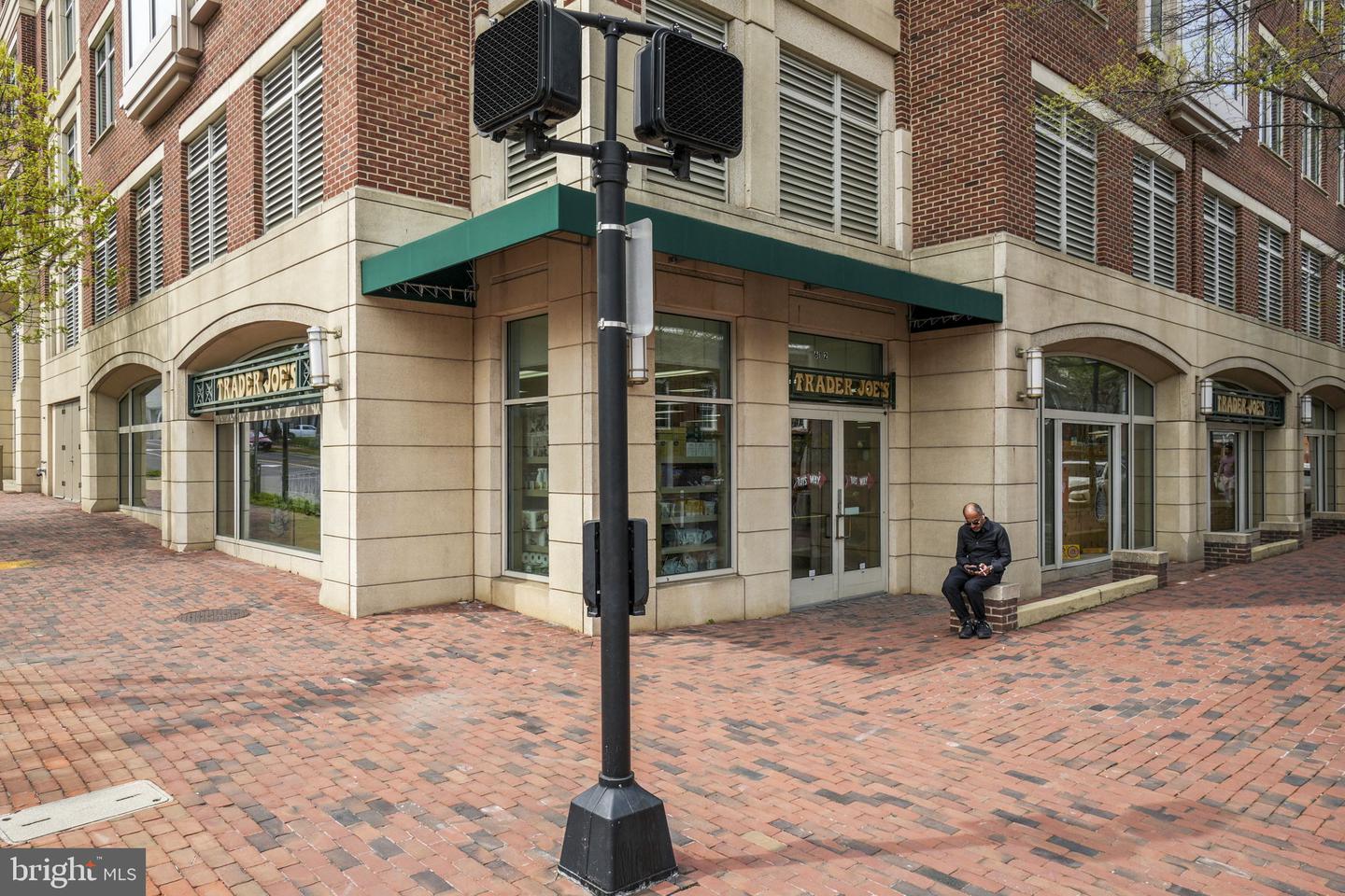 602 N ALFRED ST, ALEXANDRIA, Virginia 22314, 2 Bedrooms Bedrooms, ,2 BathroomsBathrooms,Residential,For sale,602 N ALFRED ST,VAAX2051628 MLS # VAAX2051628