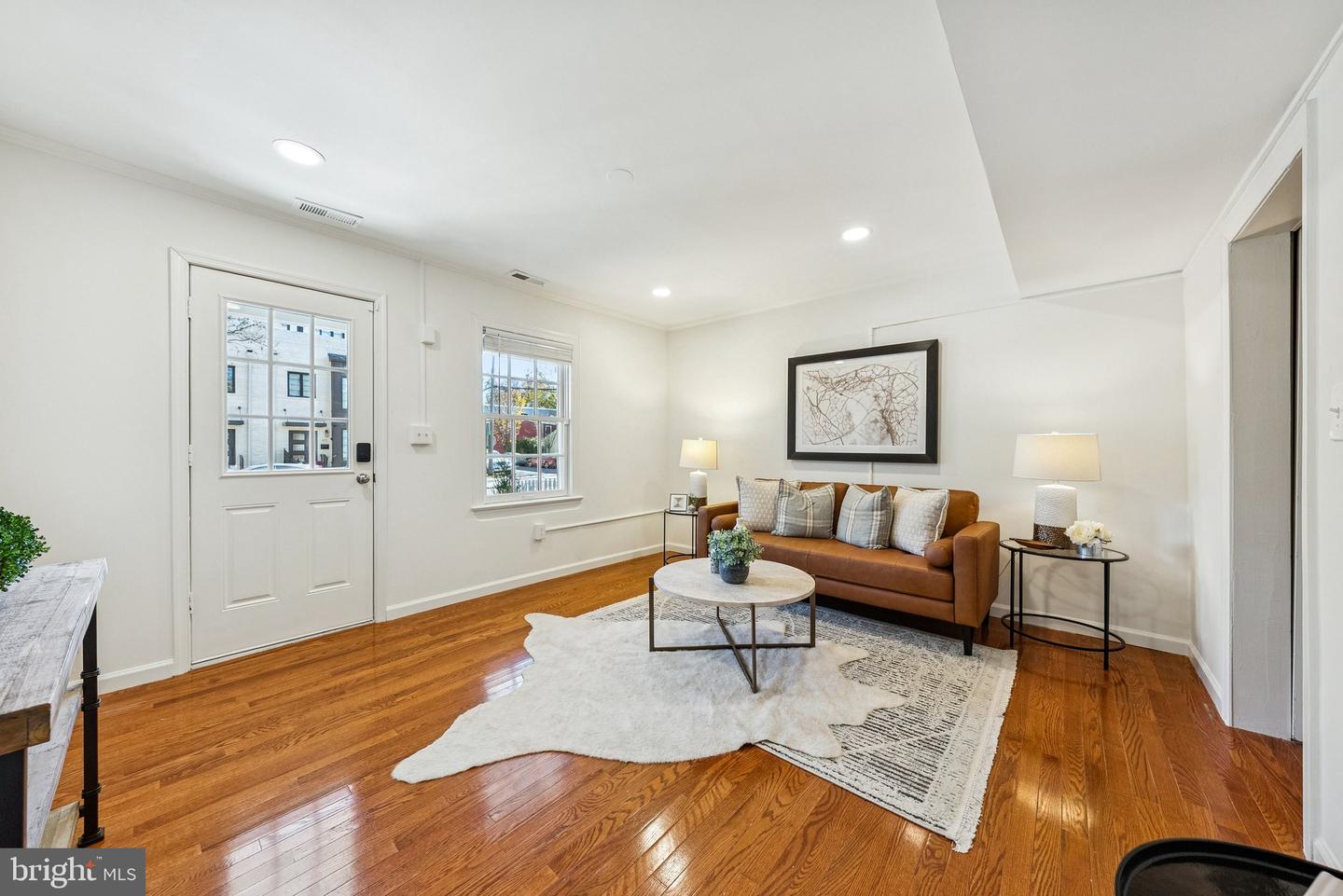 602 N ALFRED ST, ALEXANDRIA, Virginia 22314, 2 Bedrooms Bedrooms, ,2 BathroomsBathrooms,Residential,For sale,602 N ALFRED ST,VAAX2051628 MLS # VAAX2051628