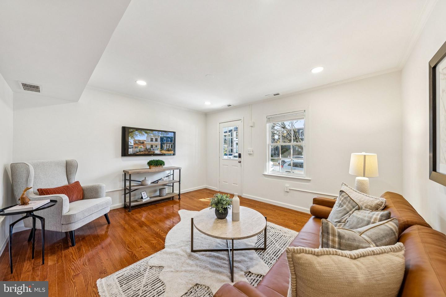 602 N ALFRED ST, ALEXANDRIA, Virginia 22314, 2 Bedrooms Bedrooms, ,2 BathroomsBathrooms,Residential,For sale,602 N ALFRED ST,VAAX2051628 MLS # VAAX2051628