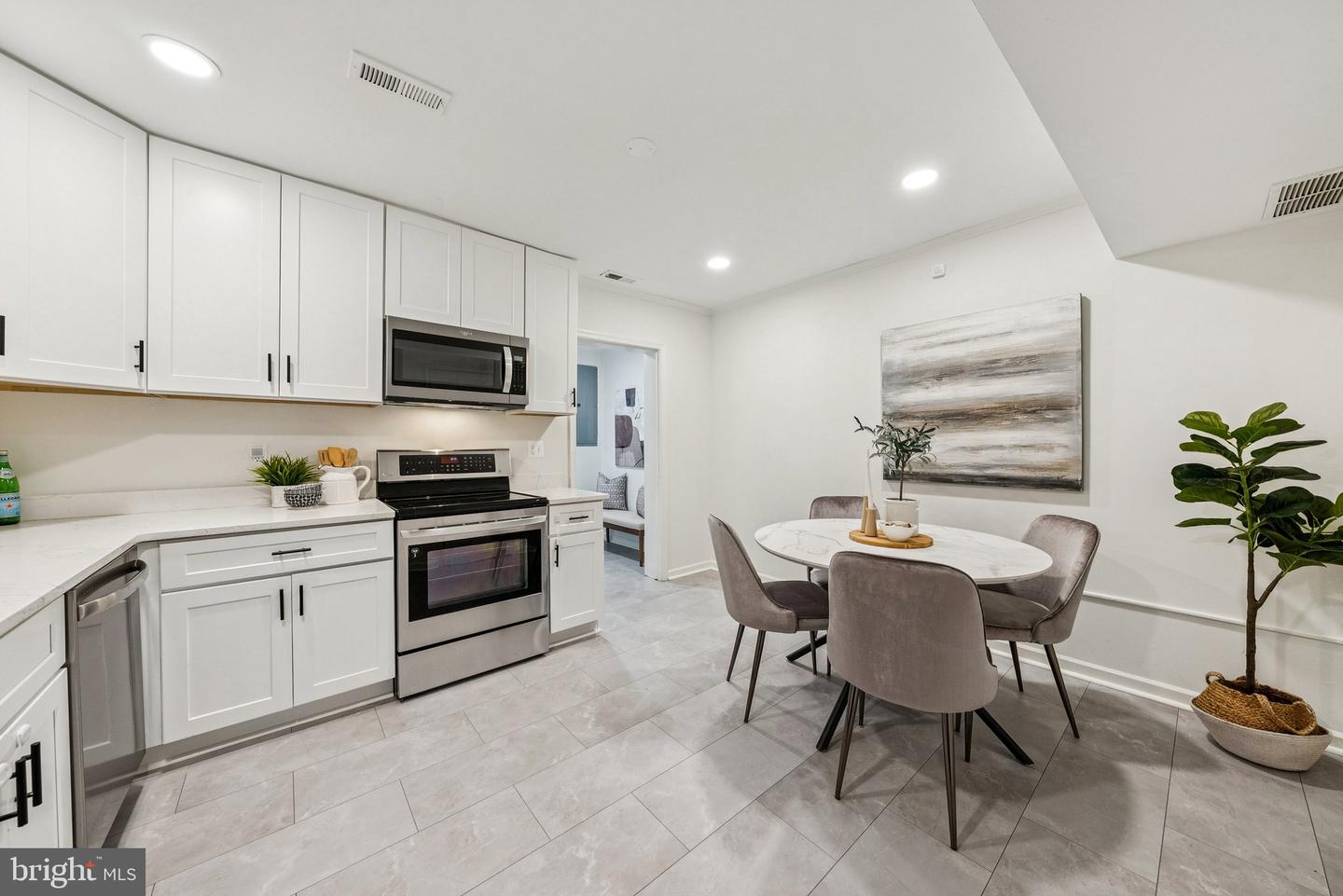 602 N ALFRED ST, ALEXANDRIA, Virginia 22314, 2 Bedrooms Bedrooms, ,2 BathroomsBathrooms,Residential,For sale,602 N ALFRED ST,VAAX2051628 MLS # VAAX2051628