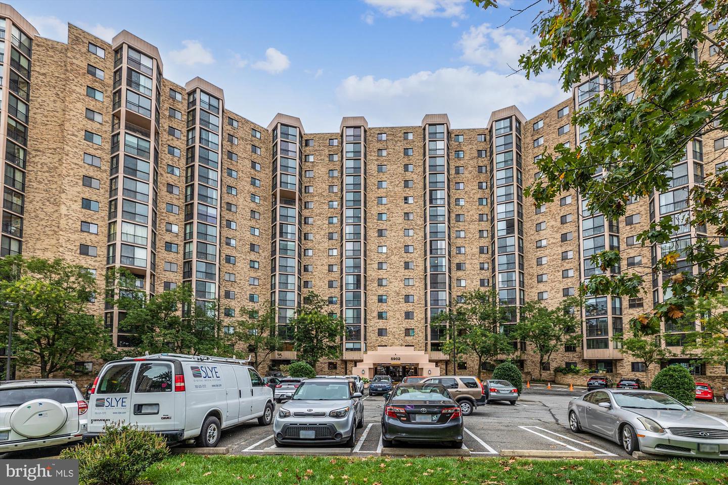 5902 MOUNT EAGLE DR #203, ALEXANDRIA, Virginia 22303, 1 Bedroom Bedrooms, ,1 BathroomBathrooms,Residential,For sale,5902 MOUNT EAGLE DR #203,VAFX2278582 MLS # VAFX2278582