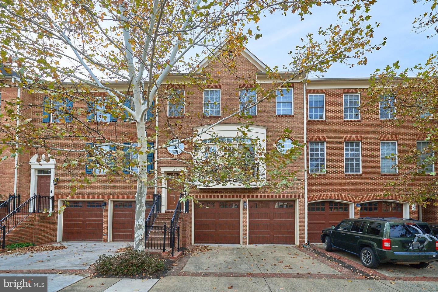 121 HERNDON MILL CIR, HERNDON, Virginia 20170, 3 Bedrooms Bedrooms, ,3 BathroomsBathrooms,Residential,For sale,121 HERNDON MILL CIR,VAFX2278884 MLS # VAFX2278884