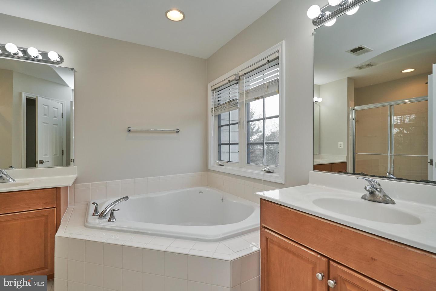 121 HERNDON MILL CIR, HERNDON, Virginia 20170, 3 Bedrooms Bedrooms, ,3 BathroomsBathrooms,Residential,For sale,121 HERNDON MILL CIR,VAFX2278884 MLS # VAFX2278884