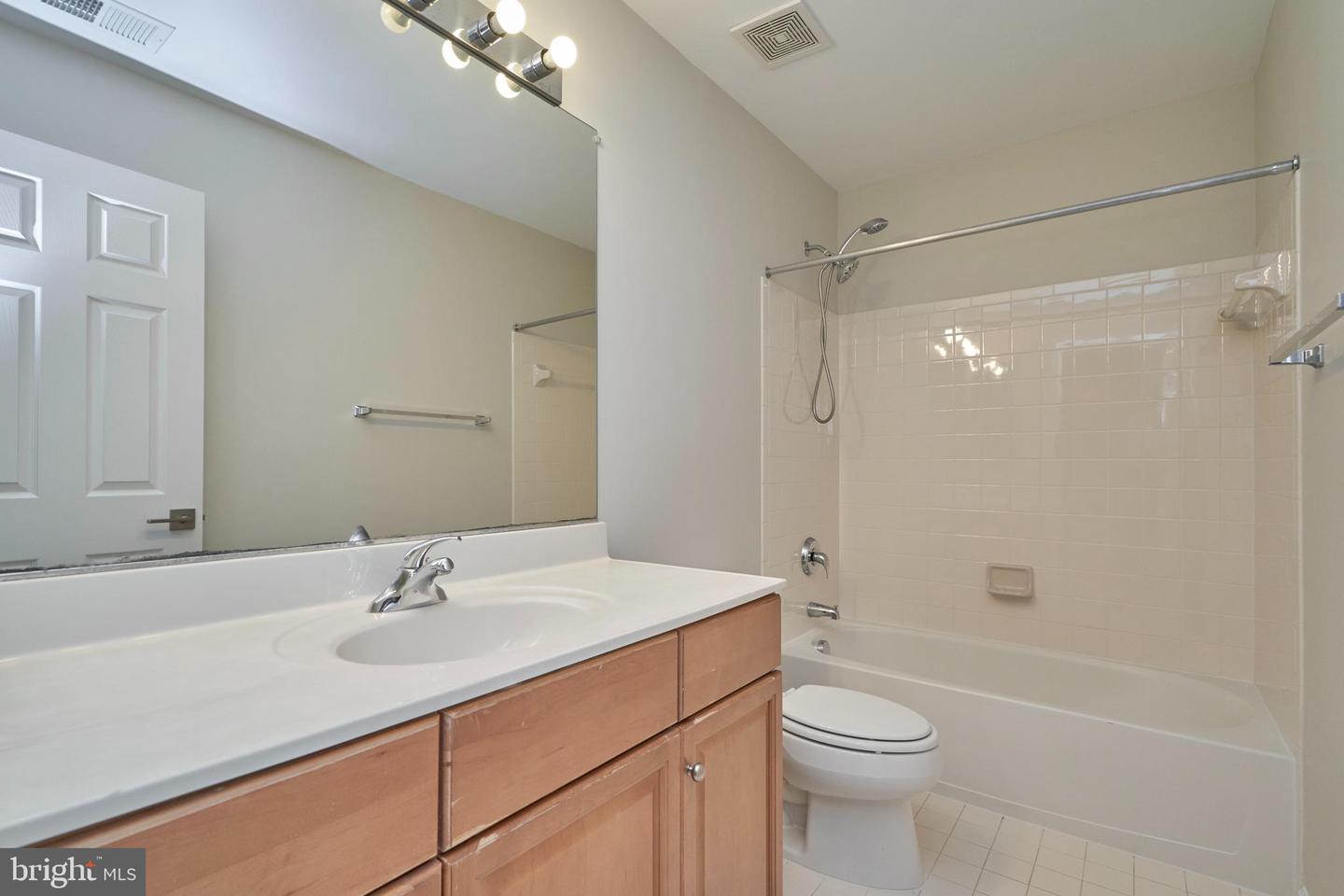 121 HERNDON MILL CIR, HERNDON, Virginia 20170, 3 Bedrooms Bedrooms, ,3 BathroomsBathrooms,Residential,For sale,121 HERNDON MILL CIR,VAFX2278884 MLS # VAFX2278884