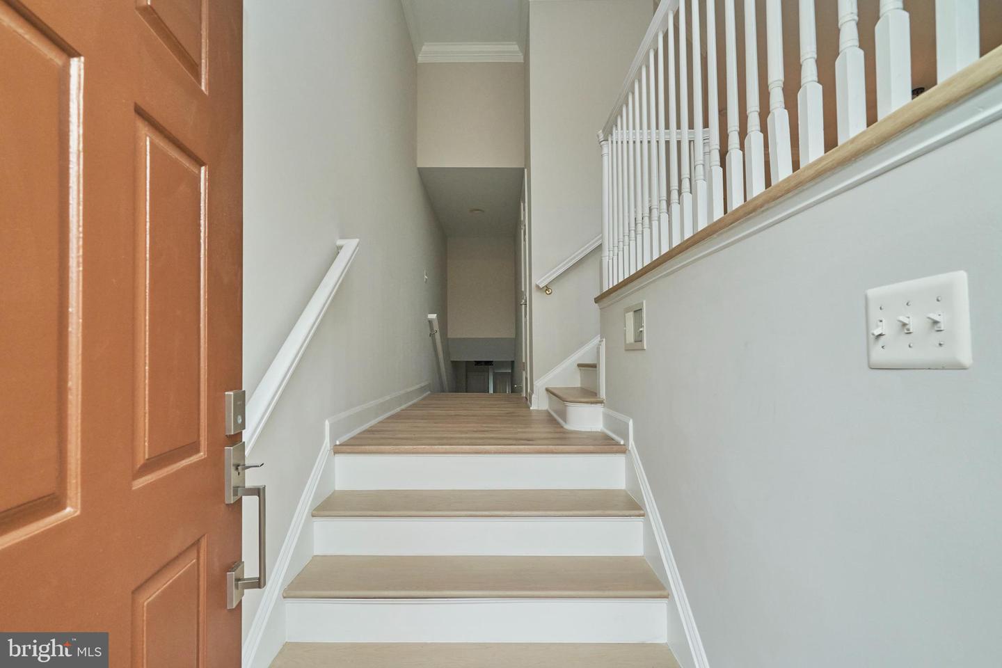 121 HERNDON MILL CIR, HERNDON, Virginia 20170, 3 Bedrooms Bedrooms, ,3 BathroomsBathrooms,Residential,For sale,121 HERNDON MILL CIR,VAFX2278884 MLS # VAFX2278884