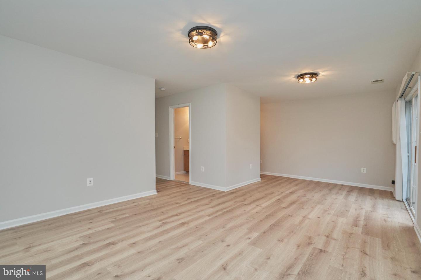 121 HERNDON MILL CIR, HERNDON, Virginia 20170, 3 Bedrooms Bedrooms, ,3 BathroomsBathrooms,Residential,For sale,121 HERNDON MILL CIR,VAFX2278884 MLS # VAFX2278884