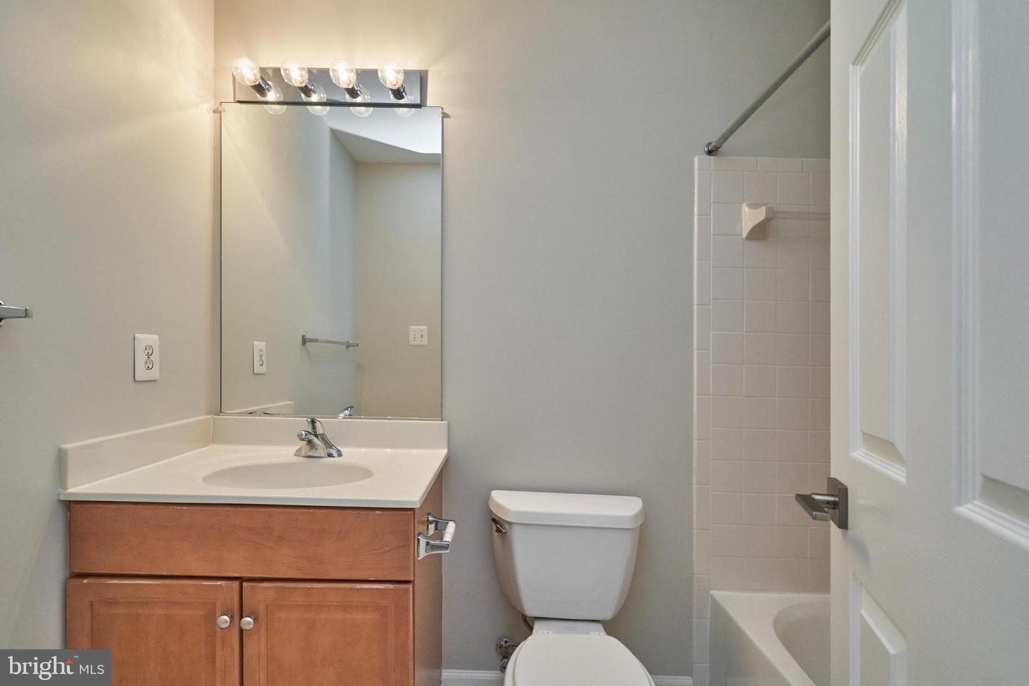 121 HERNDON MILL CIR, HERNDON, Virginia 20170, 3 Bedrooms Bedrooms, ,3 BathroomsBathrooms,Residential,For sale,121 HERNDON MILL CIR,VAFX2278884 MLS # VAFX2278884