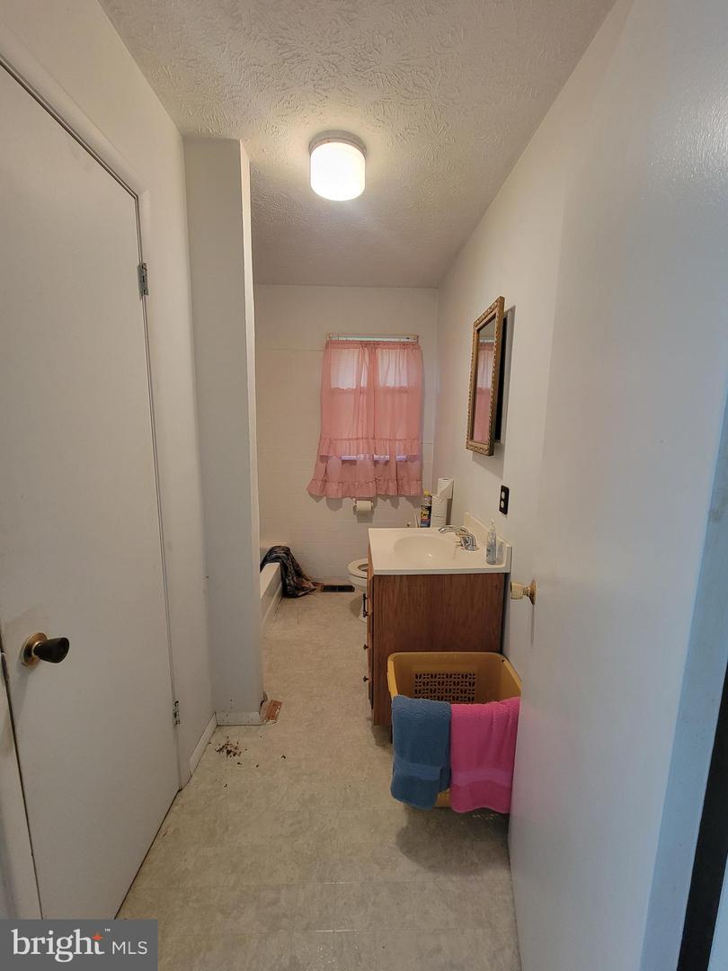 89 POPLAR DR, HARTFIELD, Virginia 23071, 3 Bedrooms Bedrooms, ,1 BathroomBathrooms,Residential,For sale,89 POPLAR DR,VAMX2000268 MLS # VAMX2000268 89 POPLAR DR, HARTFIELD, Virginia 23071, 3 Bedrooms Bedrooms, ,1 BathroomBathrooms,Residential,For sale,89 POPLAR DR,VAMX2000268 MLS # VAMX2000268