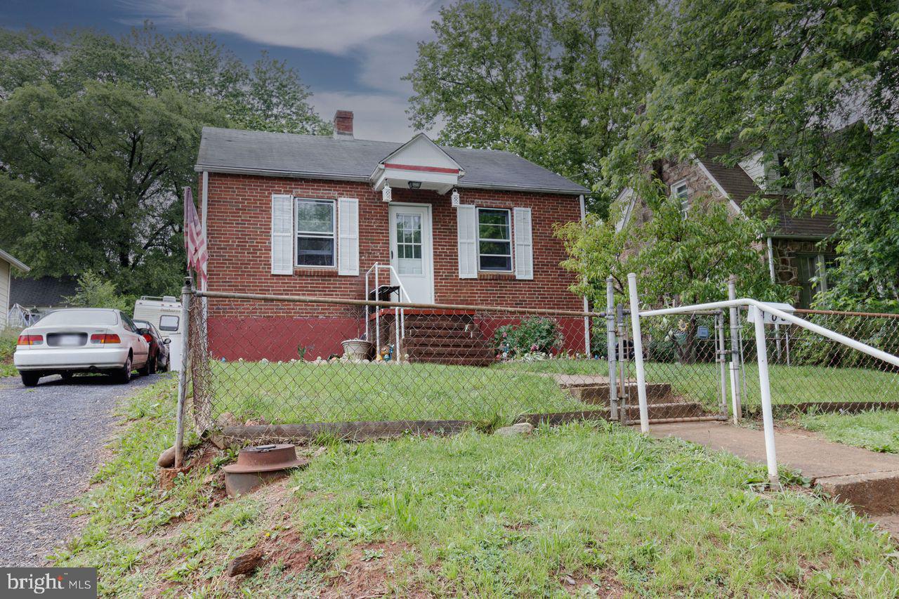 403 KERFOOT AVE, FRONT ROYAL, Virginia 22630, 3 Bedrooms Bedrooms, ,1 BathroomBathrooms,Residential,For sale,403 KERFOOT AVE,VAWR2011234 MLS # VAWR2011234