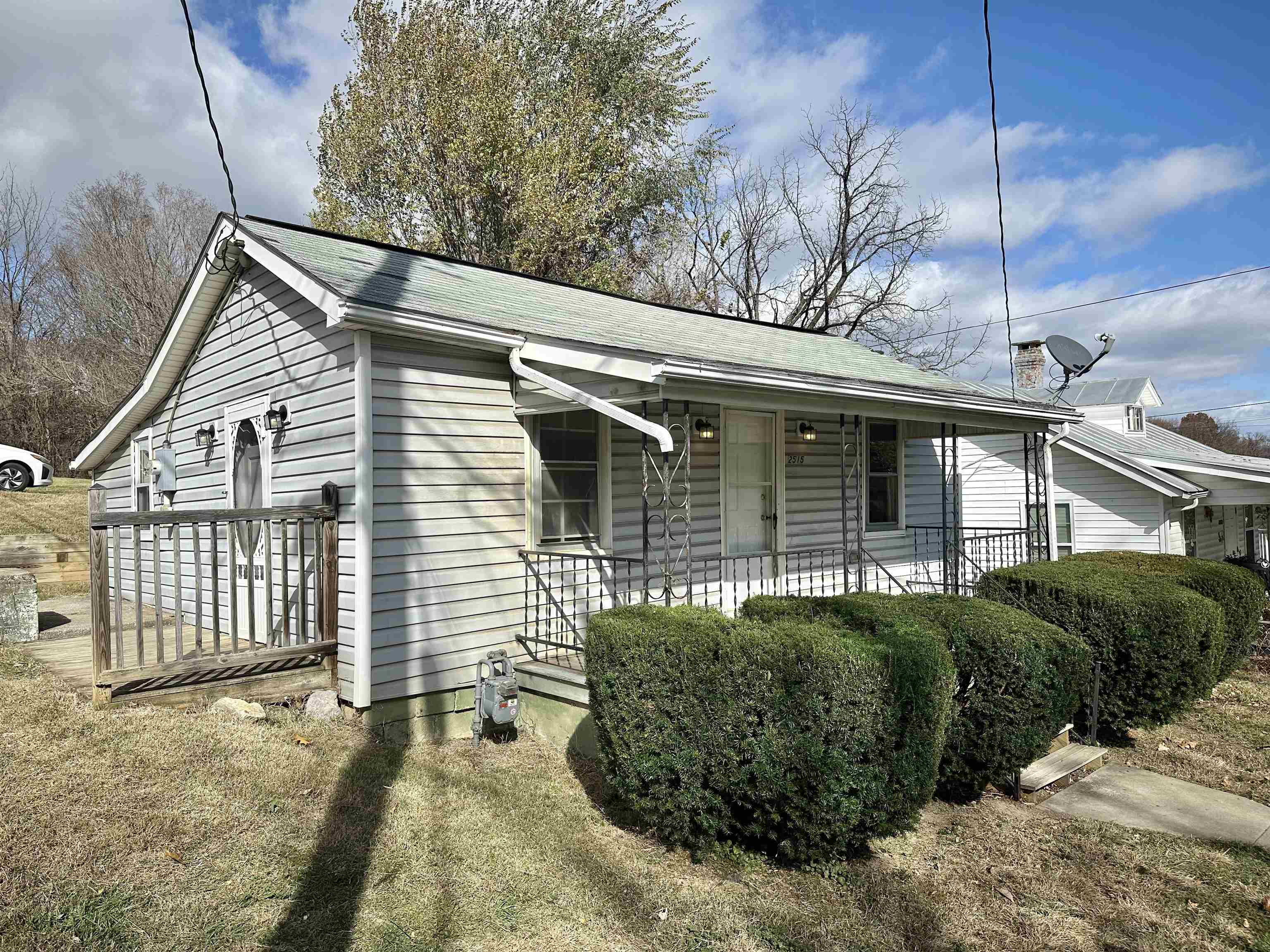 2515 W BEVERLEY ST, STAUNTON, Virginia 24401, 2 Bedrooms Bedrooms, ,1 BathroomBathrooms,Residential,2515 W BEVERLEY ST,671045 MLS # 671045