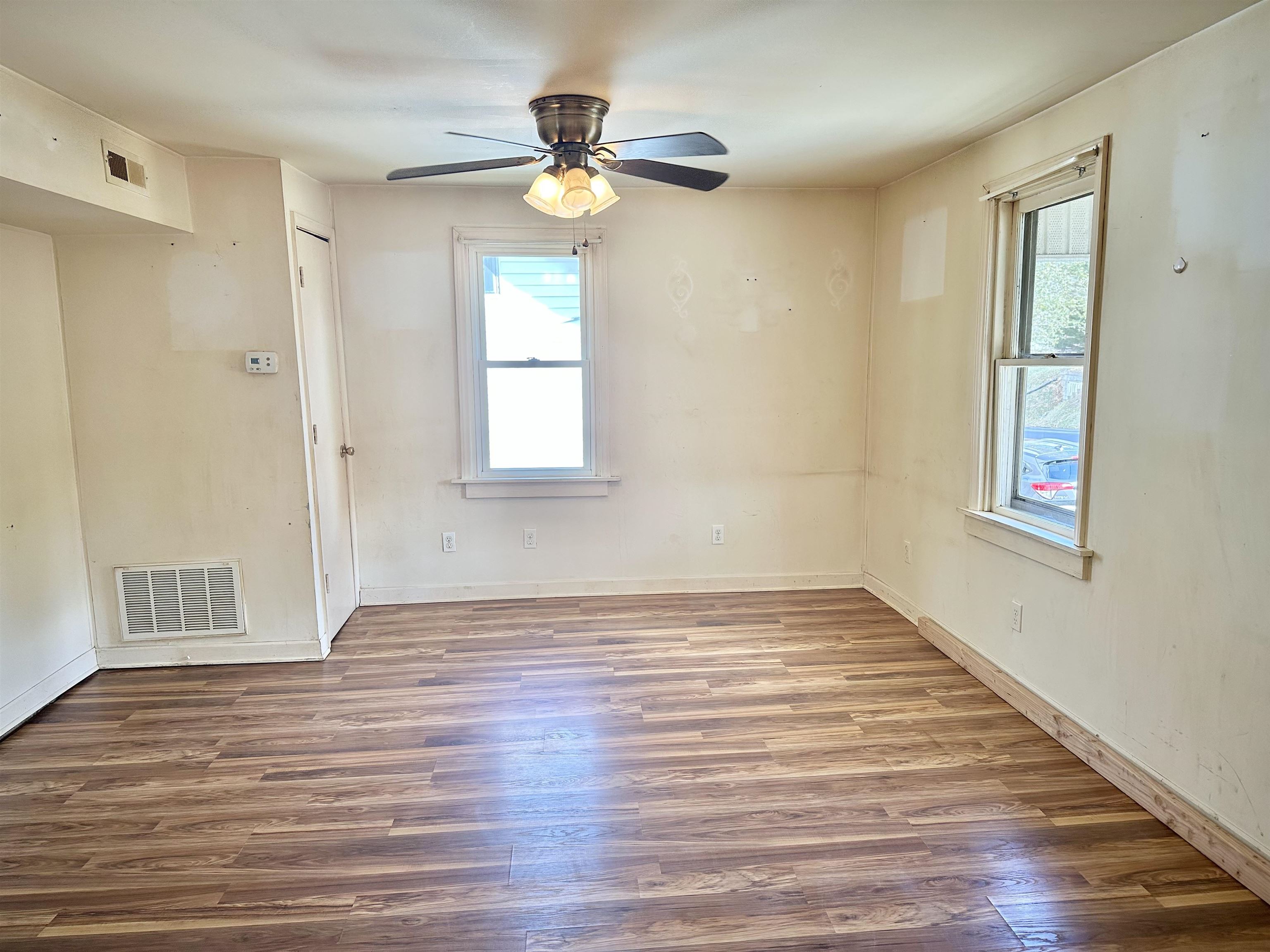 2515 W BEVERLEY ST, STAUNTON, Virginia 24401, 2 Bedrooms Bedrooms, ,1 BathroomBathrooms,Residential,2515 W BEVERLEY ST,671045 MLS # 671045