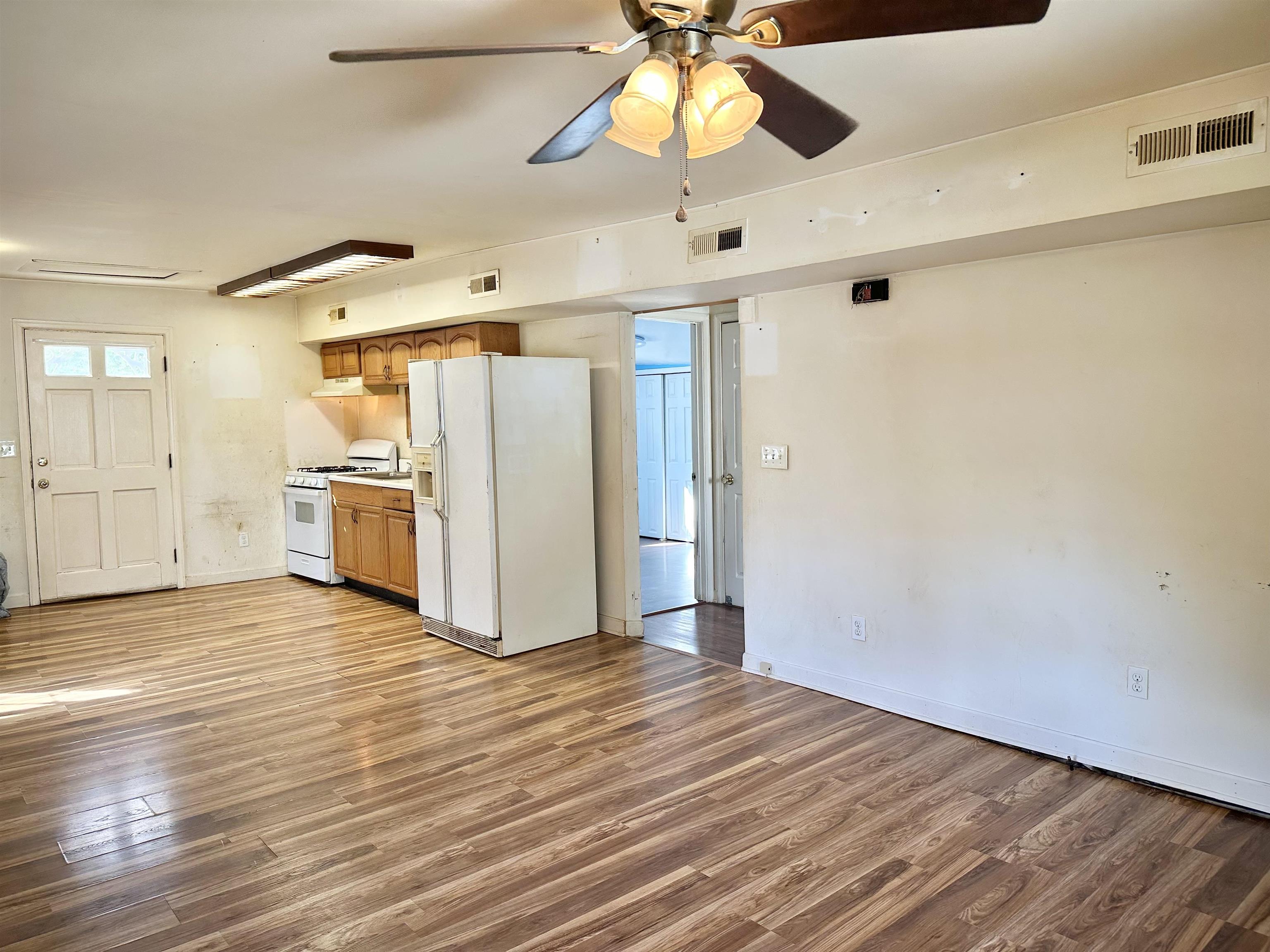 2515 W BEVERLEY ST, STAUNTON, Virginia 24401, 2 Bedrooms Bedrooms, ,1 BathroomBathrooms,Residential,2515 W BEVERLEY ST,671045 MLS # 671045