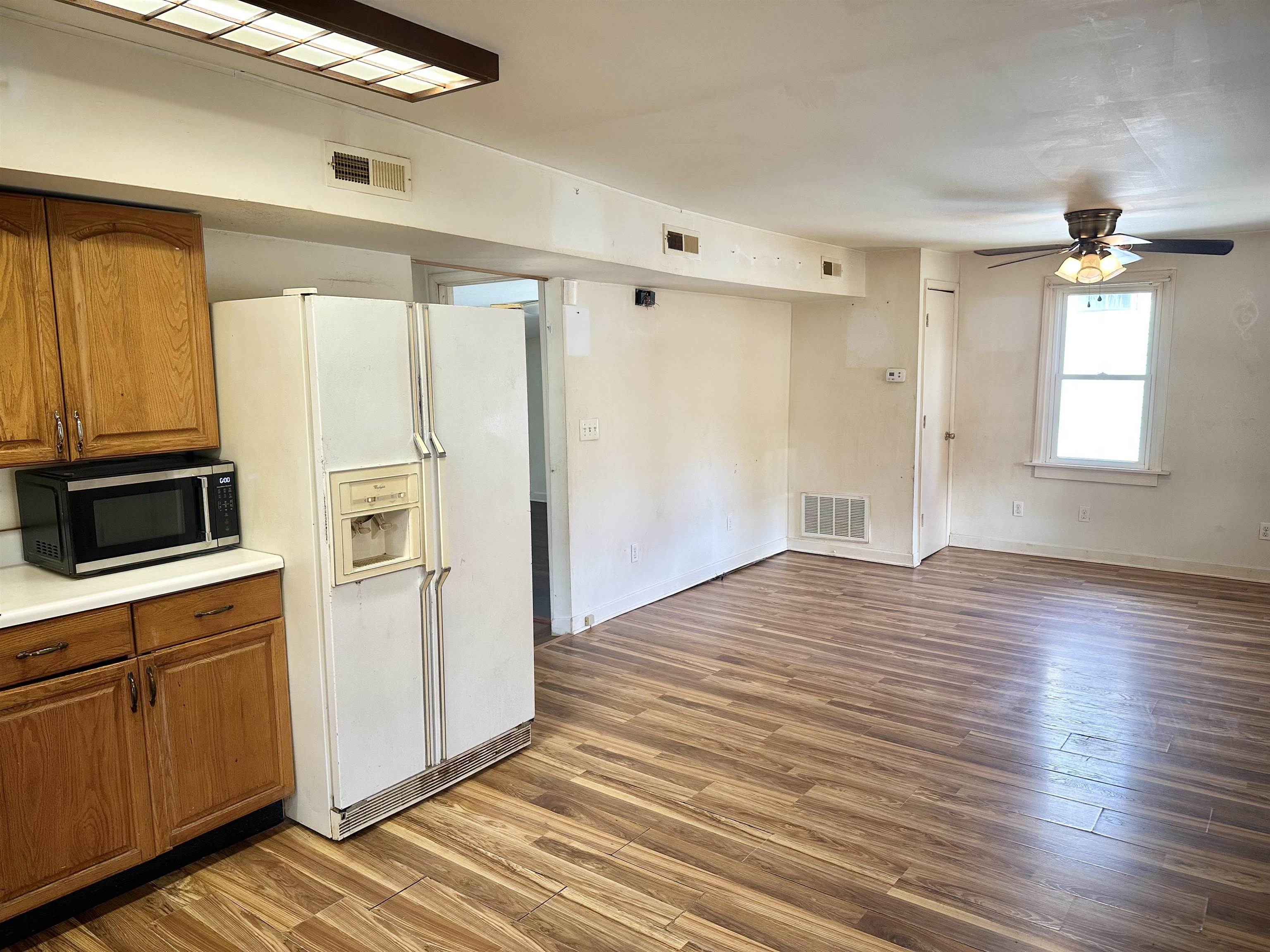 2515 W BEVERLEY ST, STAUNTON, Virginia 24401, 2 Bedrooms Bedrooms, ,1 BathroomBathrooms,Residential,2515 W BEVERLEY ST,671045 MLS # 671045