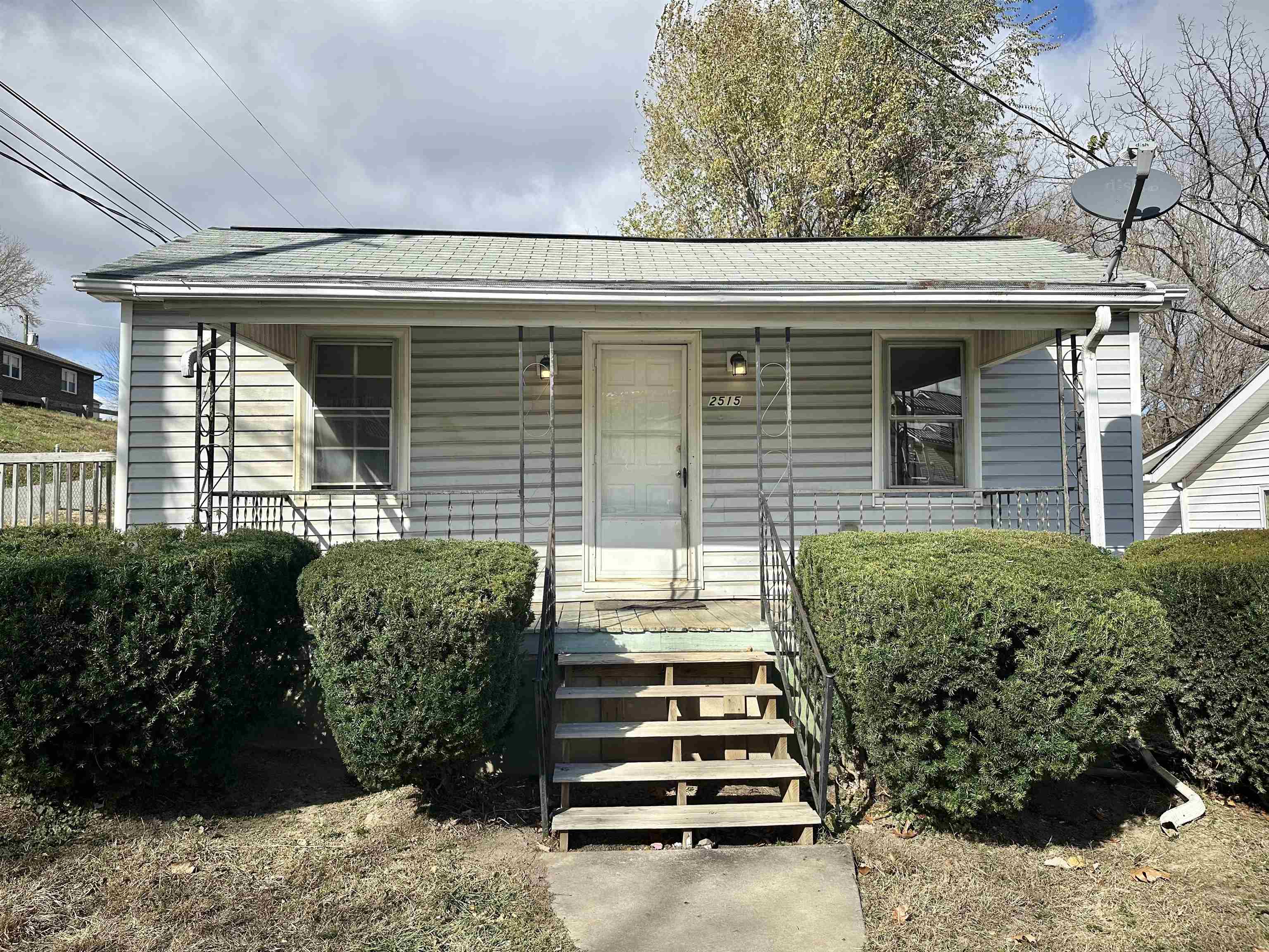 2515 W BEVERLEY ST, STAUNTON, Virginia 24401, 2 Bedrooms Bedrooms, ,1 BathroomBathrooms,Residential,2515 W BEVERLEY ST,671045 MLS # 671045