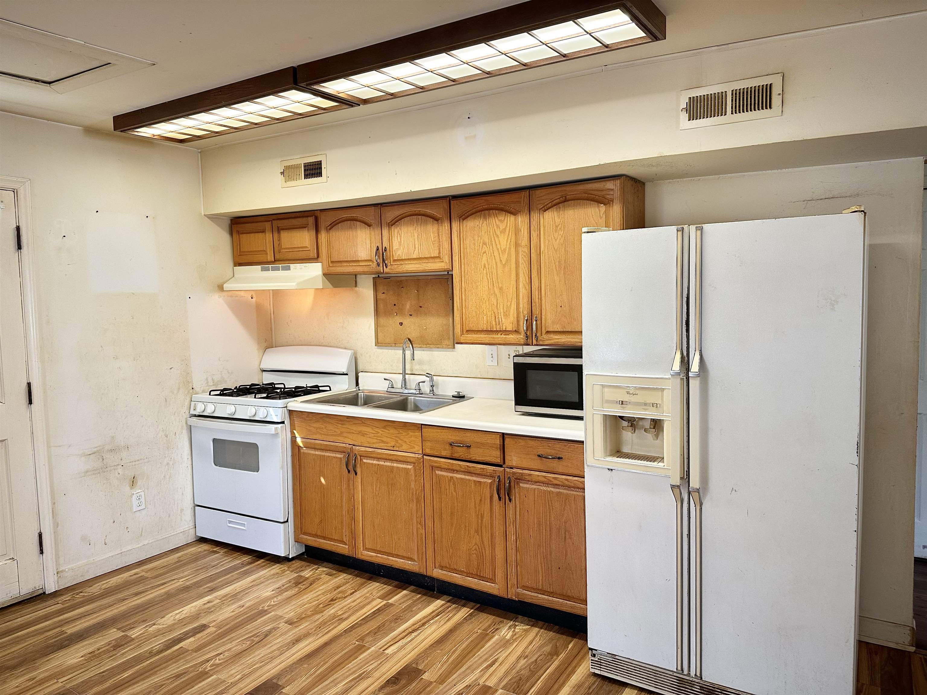 2515 W BEVERLEY ST, STAUNTON, Virginia 24401, 2 Bedrooms Bedrooms, ,1 BathroomBathrooms,Residential,2515 W BEVERLEY ST,671045 MLS # 671045