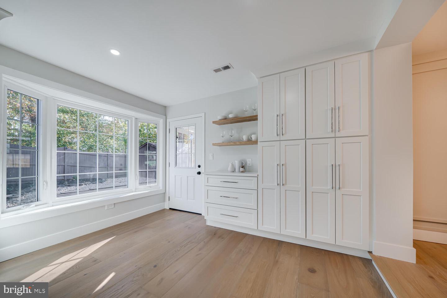 1801 GREAT FALLS ST, MCLEAN, Virginia 22101, 5 Bedrooms Bedrooms, ,4 BathroomsBathrooms,Residential,For sale,1801 GREAT FALLS ST,VAFX2276008 MLS # VAFX2276008 1801 GREAT FALLS ST, MCLEAN, Virginia 22101, 5 Bedrooms Bedrooms, ,4 BathroomsBathrooms,Residential,For sale,1801 GREAT FALLS ST,VAFX2276008 MLS # VAFX2276008