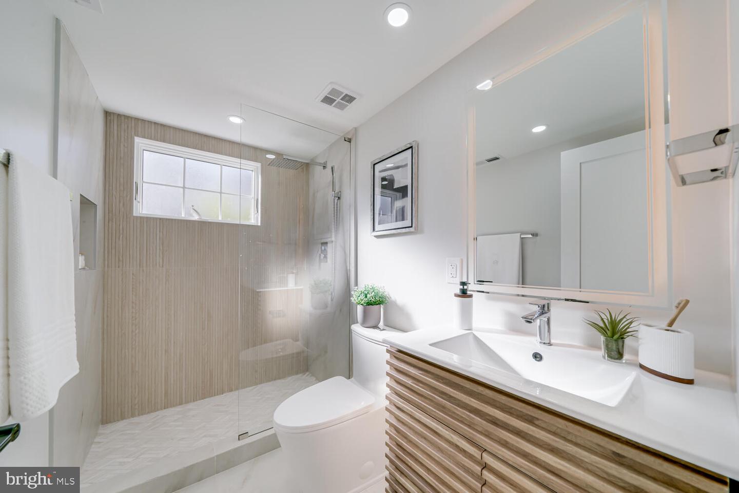 1801 GREAT FALLS ST, MCLEAN, Virginia 22101, 5 Bedrooms Bedrooms, ,4 BathroomsBathrooms,Residential,For sale,1801 GREAT FALLS ST,VAFX2276008 MLS # VAFX2276008 1801 GREAT FALLS ST, MCLEAN, Virginia 22101, 5 Bedrooms Bedrooms, ,4 BathroomsBathrooms,Residential,For sale,1801 GREAT FALLS ST,VAFX2276008 MLS # VAFX2276008