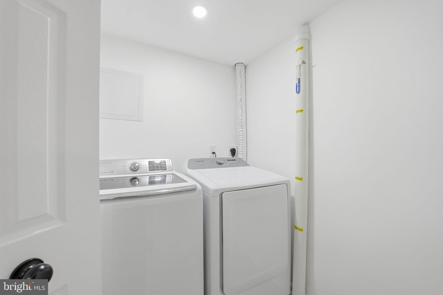 7717 GLENISTER DR, SPRINGFIELD, Virginia 22152, 6 Bedrooms Bedrooms, ,3 BathroomsBathrooms,Residential,For sale,7717 GLENISTER DR,VAFX2277564 MLS # VAFX2277564 7717 GLENISTER DR, SPRINGFIELD, Virginia 22152, 6 Bedrooms Bedrooms, ,3 BathroomsBathrooms,Residential,For sale,7717 GLENISTER DR,VAFX2277564 MLS # VAFX2277564