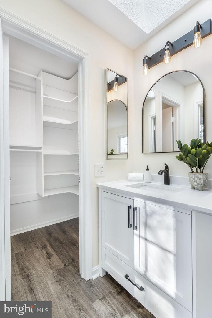 5406 BARRISTER PL, ALEXANDRIA, Virginia 22304, 3 Bedrooms Bedrooms, ,2 BathroomsBathrooms,Residential,For sale,5406 BARRISTER PL,VAAX2051550 MLS # VAAX2051550