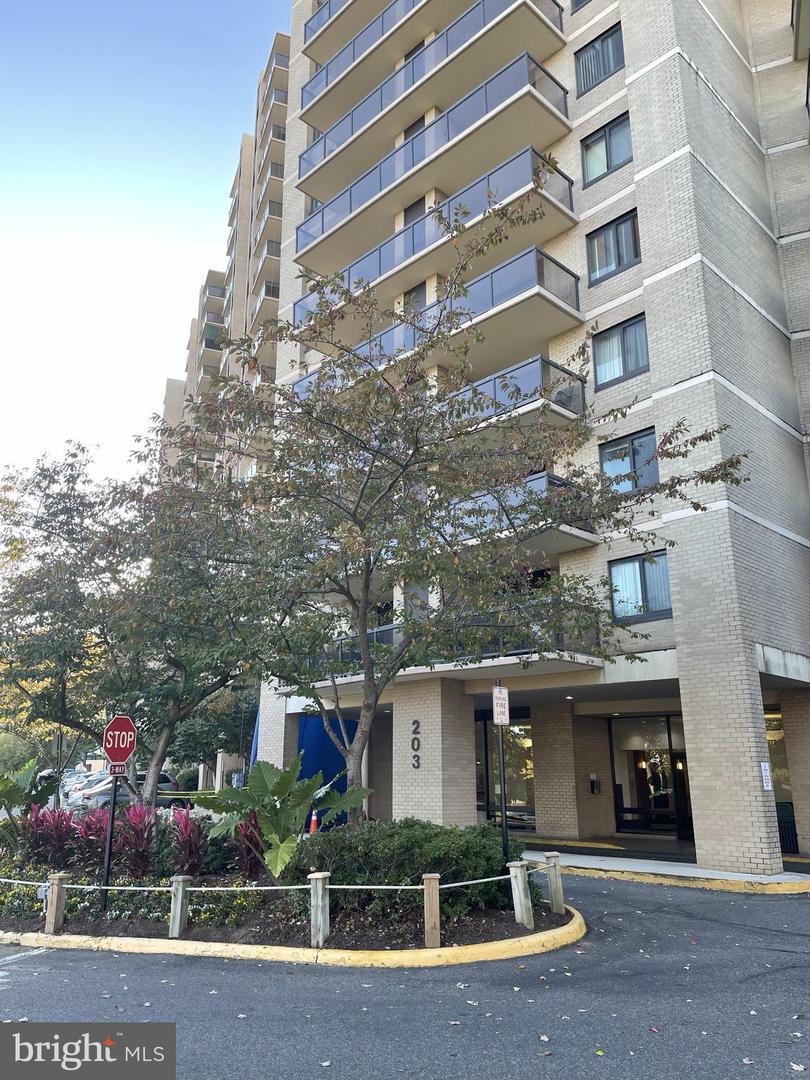 203 YOAKUM PKWY #1807, ALEXANDRIA, Virginia 22304, 2 Bedrooms Bedrooms, ,2 BathroomsBathrooms,Residential,For sale,203 YOAKUM PKWY #1807,VAAX2051600 MLS # VAAX2051600