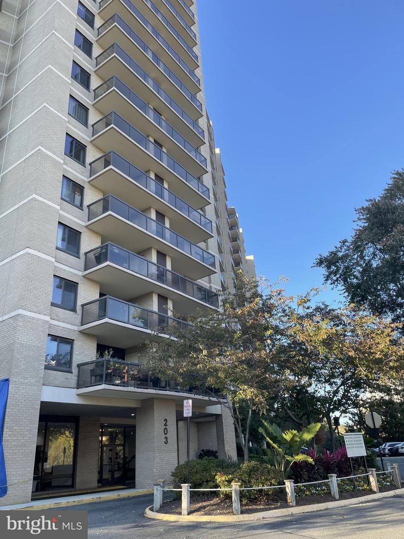 203 YOAKUM PKWY #1807, ALEXANDRIA, Virginia 22304, 2 Bedrooms Bedrooms, ,2 BathroomsBathrooms,Residential,For sale,203 YOAKUM PKWY #1807,VAAX2051600 MLS # VAAX2051600