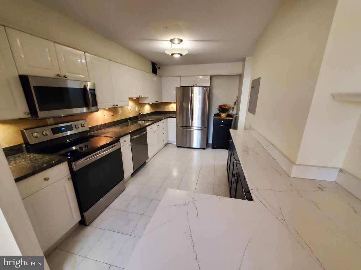 203 YOAKUM PKWY #1807, ALEXANDRIA, Virginia 22304, 2 Bedrooms Bedrooms, ,2 BathroomsBathrooms,Residential,For sale,203 YOAKUM PKWY #1807,VAAX2051600 MLS # VAAX2051600