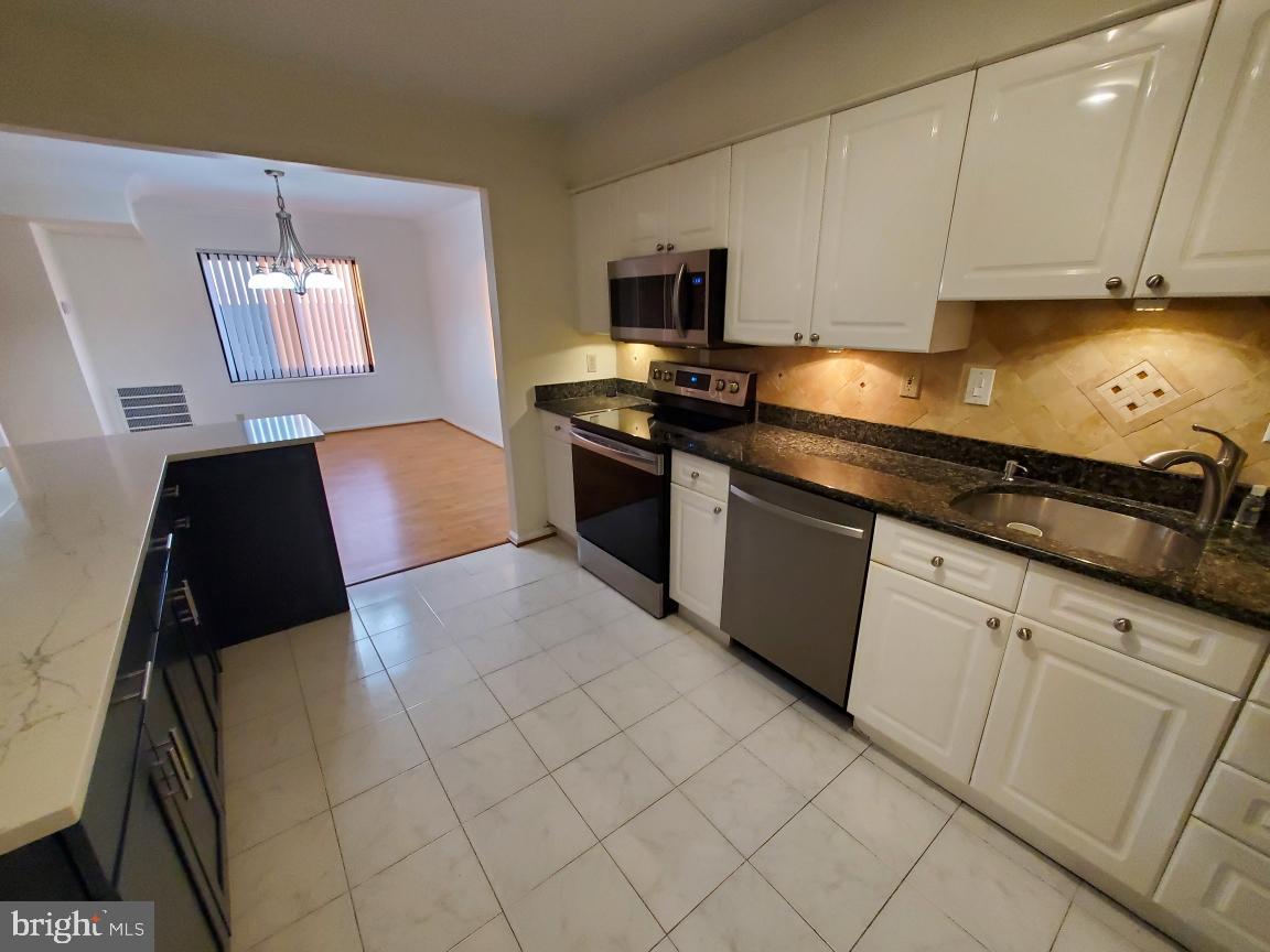 203 YOAKUM PKWY #1807, ALEXANDRIA, Virginia 22304, 2 Bedrooms Bedrooms, ,2 BathroomsBathrooms,Residential,For sale,203 YOAKUM PKWY #1807,VAAX2051600 MLS # VAAX2051600