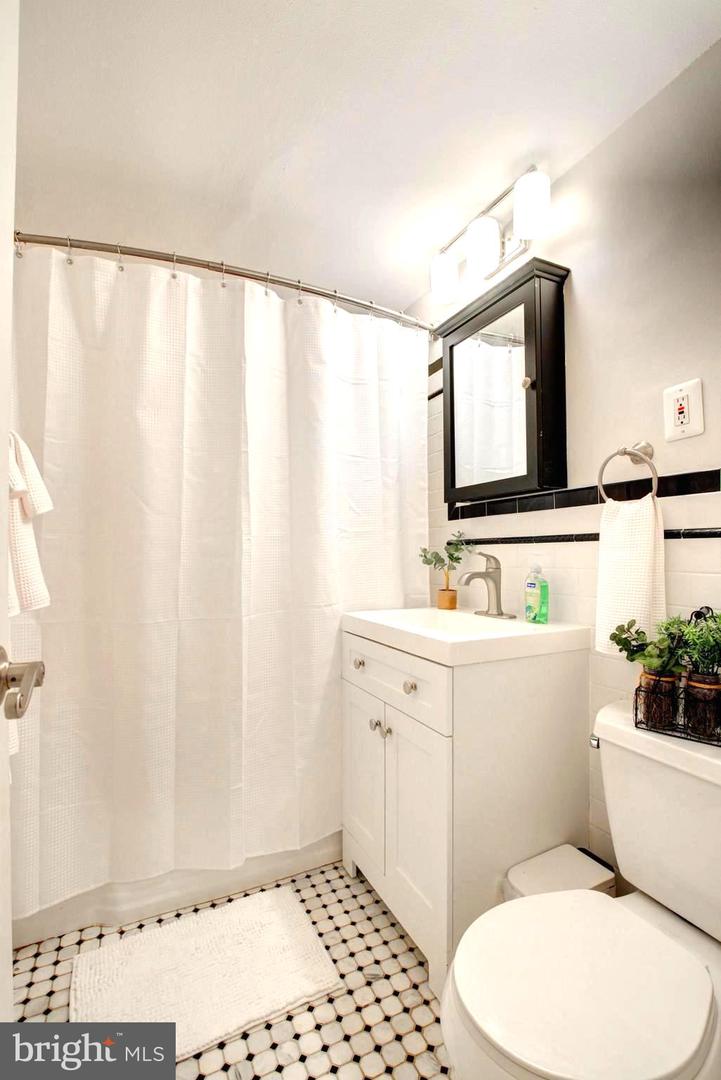 3000 SPOUT RUN PKWY #C603, ARLINGTON, Virginia 22201, 1 Bedroom Bedrooms, ,1 BathroomBathrooms,Residential,For sale,3000 SPOUT RUN PKWY #C603,VAAR2065880 MLS # VAAR2065880 3000 SPOUT RUN PKWY #C603, ARLINGTON, Virginia 22201, 1 Bedroom Bedrooms, ,1 BathroomBathrooms,Residential,For sale,3000 SPOUT RUN PKWY #C603,VAAR2065880 MLS # VAAR2065880