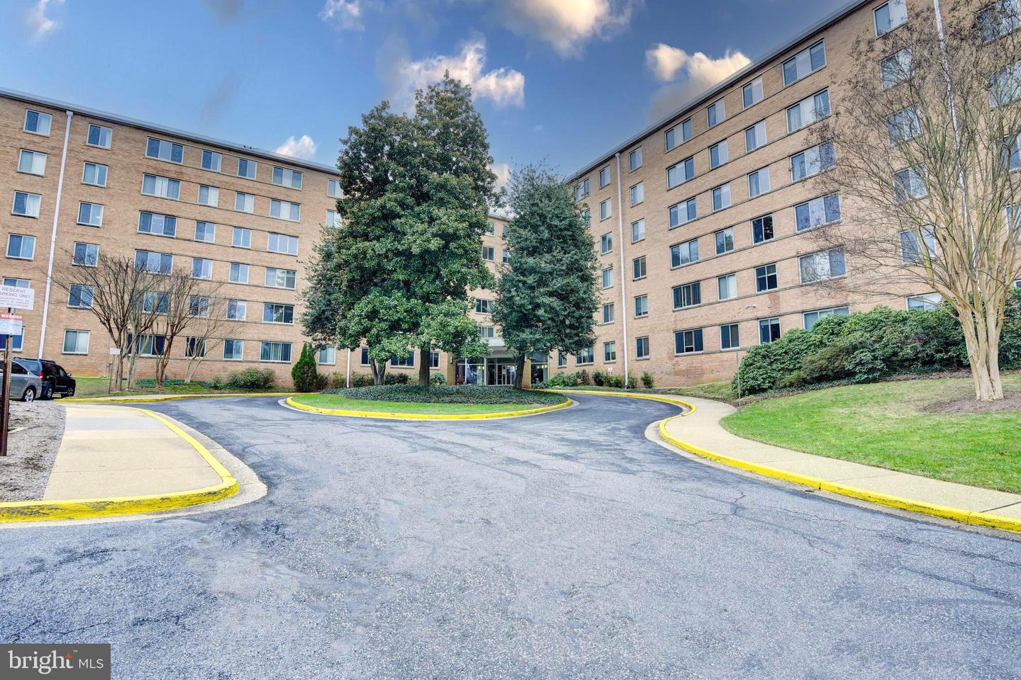 3000 SPOUT RUN PKWY #C603, ARLINGTON, Virginia 22201, 1 Bedroom Bedrooms, ,1 BathroomBathrooms,Residential,For sale,3000 SPOUT RUN PKWY #C603,VAAR2065880 MLS # VAAR2065880 3000 SPOUT RUN PKWY #C603, ARLINGTON, Virginia 22201, 1 Bedroom Bedrooms, ,1 BathroomBathrooms,Residential,For sale,3000 SPOUT RUN PKWY #C603,VAAR2065880 MLS # VAAR2065880