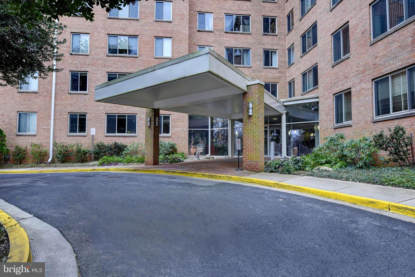 3000 SPOUT RUN PKWY #C603, ARLINGTON, Virginia 22201, 1 Bedroom Bedrooms, ,1 BathroomBathrooms,Residential,For sale,3000 SPOUT RUN PKWY #C603,VAAR2065880 MLS # VAAR2065880 3000 SPOUT RUN PKWY #C603, ARLINGTON, Virginia 22201, 1 Bedroom Bedrooms, ,1 BathroomBathrooms,Residential,For sale,3000 SPOUT RUN PKWY #C603,VAAR2065880 MLS # VAAR2065880