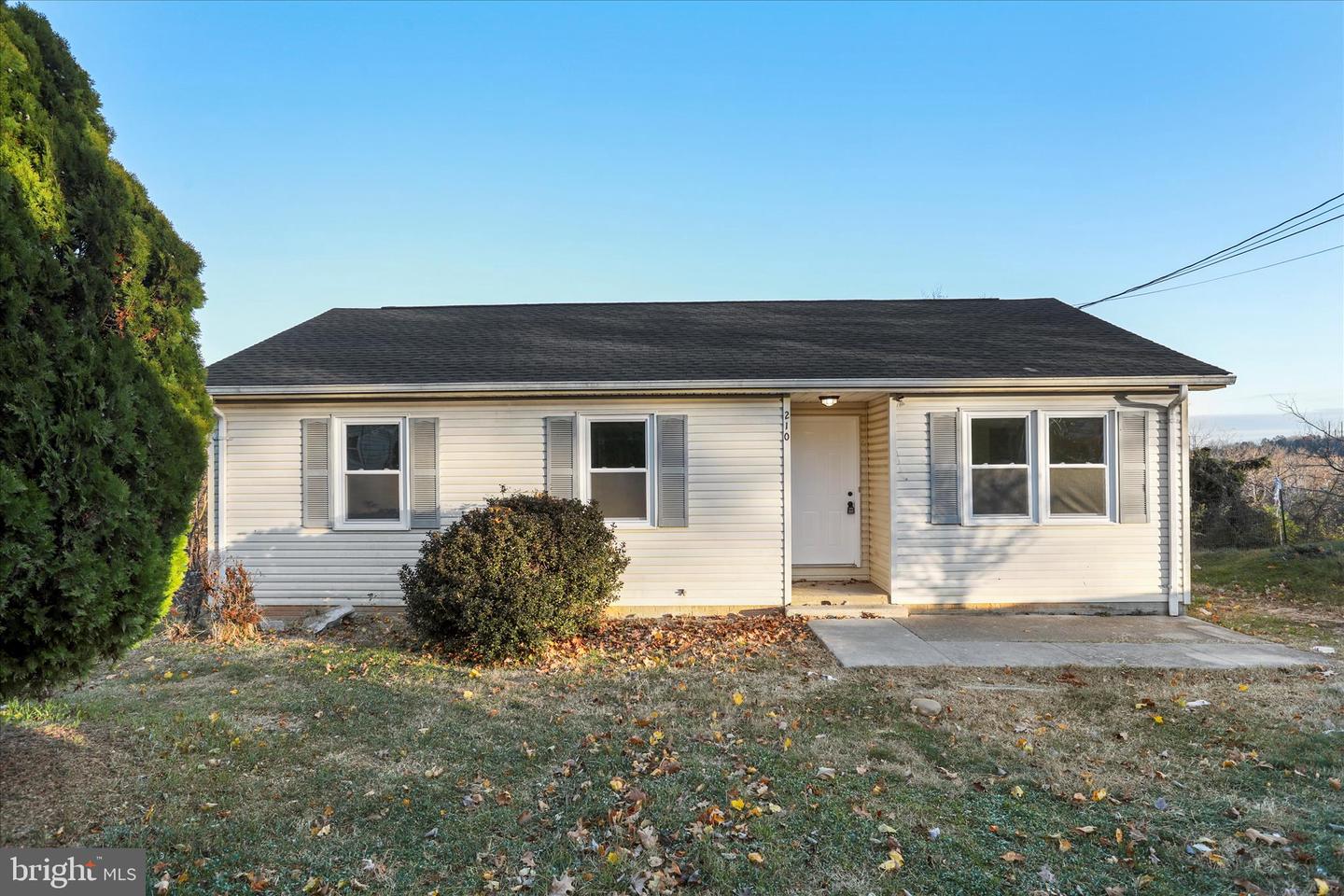 210 E 19TH ST, FRONT ROYAL, Virginia 22630, 3 Bedrooms Bedrooms, ,2 BathroomsBathrooms,Residential,For sale,210 E 19TH ST,VAWR2012760 MLS # VAWR2012760 210 E 19TH ST, FRONT ROYAL, Virginia 22630, 3 Bedrooms Bedrooms, ,2 BathroomsBathrooms,Residential,For sale,210 E 19TH ST,VAWR2012760 MLS # VAWR2012760