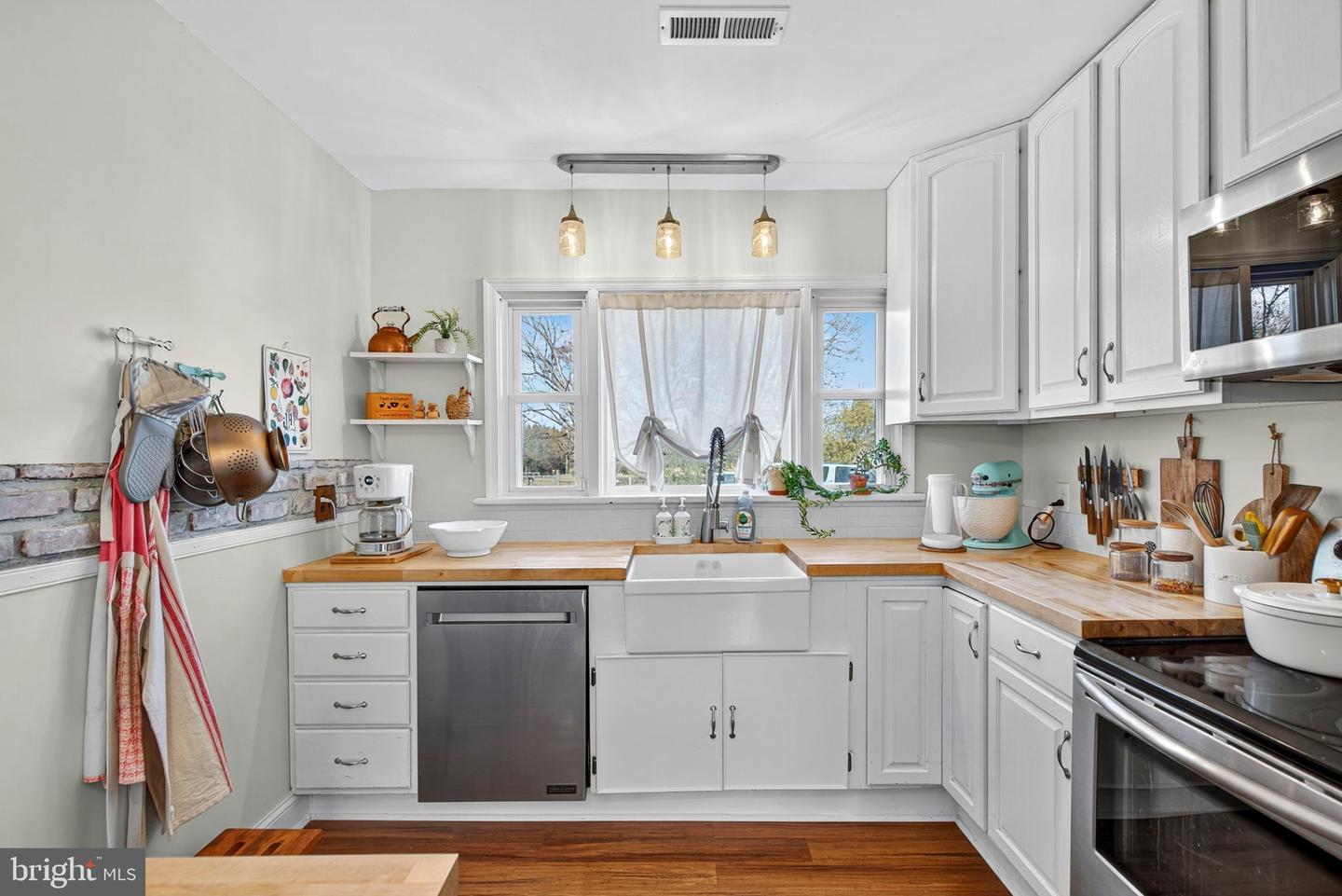 18321 CARRICO MILLS RD, STEVENSBURG, Virginia 22741, 3 Bedrooms Bedrooms, ,2 BathroomsBathrooms,Residential,For sale,18321 CARRICO MILLS RD,VACU2012048 MLS # VACU2012048 18321 CARRICO MILLS RD, STEVENSBURG, Virginia 22741, 3 Bedrooms Bedrooms, ,2 BathroomsBathrooms,Residential,For sale,18321 CARRICO MILLS RD,VACU2012048 MLS # VACU2012048