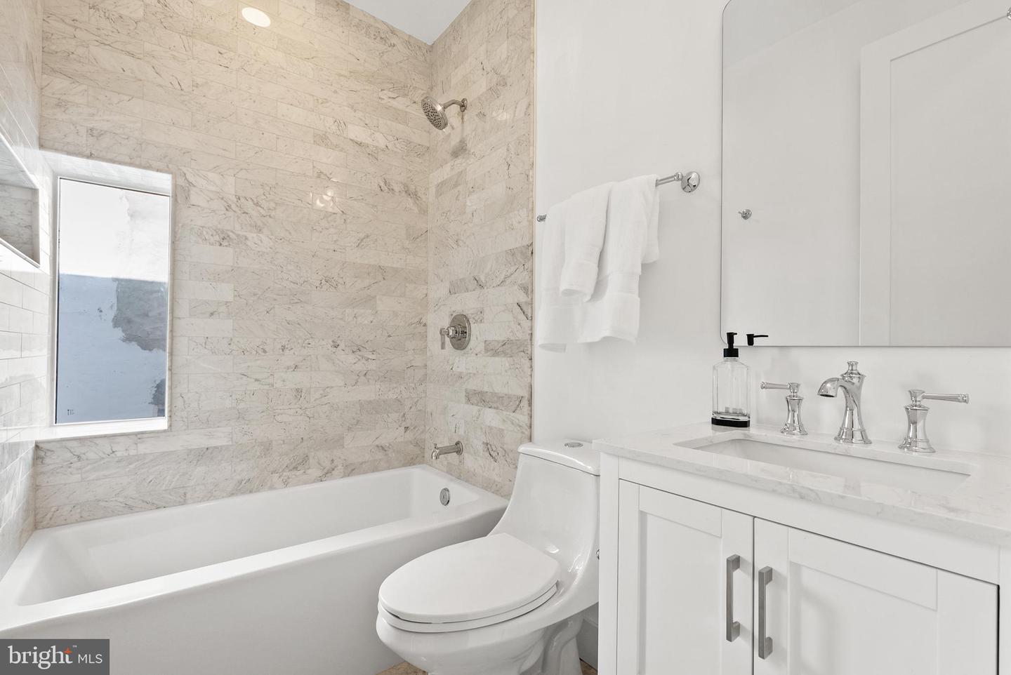 1822 11TH ST NW, WASHINGTON, District Of Columbia 20001, 3 Bedrooms Bedrooms, ,2 BathroomsBathrooms,Residential,For sale,1822 11TH ST NW,DCDC2231496 MLS # DCDC2231496