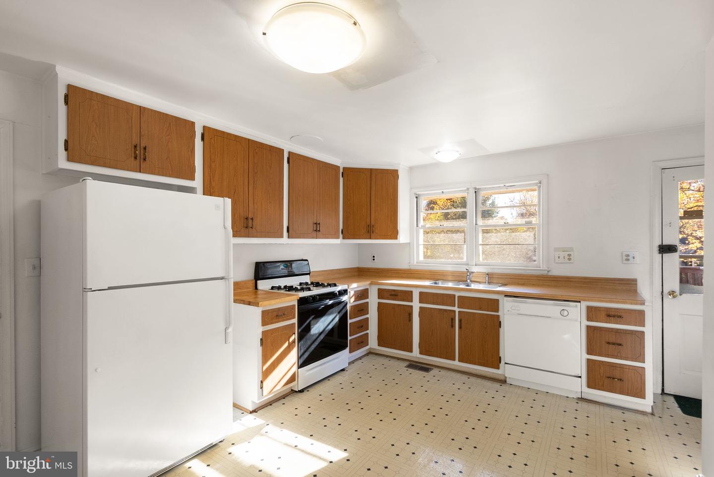 6329 EDGEMOOR LN, ALEXANDRIA, Virginia 22312, 3 Bedrooms Bedrooms, ,2 BathroomsBathrooms,Residential,For sale,6329 EDGEMOOR LN,VAFX2278714 MLS # VAFX2278714 6329 EDGEMOOR LN, ALEXANDRIA, Virginia 22312, 3 Bedrooms Bedrooms, ,2 BathroomsBathrooms,Residential,For sale,6329 EDGEMOOR LN,VAFX2278714 MLS # VAFX2278714