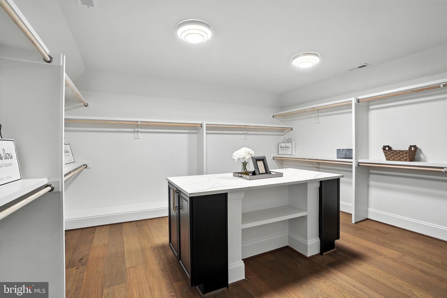 1321 HUNTER MILL RD, VIENNA, Virginia 22182, 7 Bedrooms Bedrooms, ,6 BathroomsBathrooms,Residential,For sale,1321 HUNTER MILL RD,VAFX2278716 MLS # VAFX2278716 1321 HUNTER MILL RD, VIENNA, Virginia 22182, 7 Bedrooms Bedrooms, ,6 BathroomsBathrooms,Residential,For sale,1321 HUNTER MILL RD,VAFX2278716 MLS # VAFX2278716