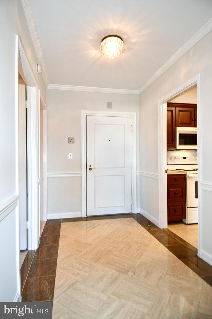 1250 S WASHINGTON ST #816, ALEXANDRIA, Virginia 22314, 2 Bedrooms Bedrooms, ,2 BathroomsBathrooms,Residential,For sale,1250 S WASHINGTON ST #816,VAAX2051734 MLS # VAAX2051734