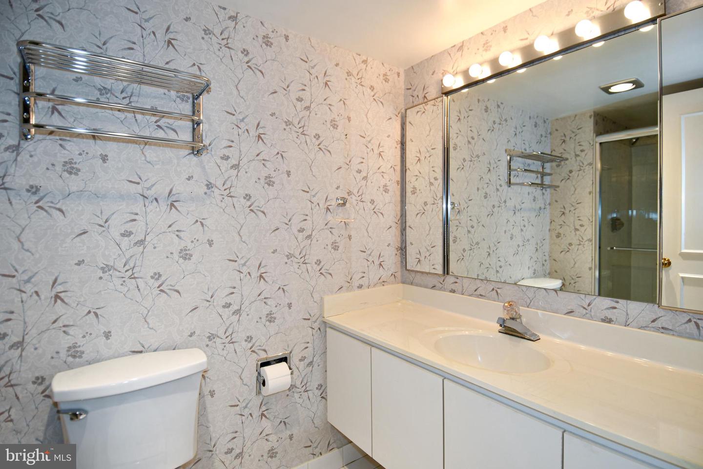 1250 S WASHINGTON ST #816, ALEXANDRIA, Virginia 22314, 2 Bedrooms Bedrooms, ,2 BathroomsBathrooms,Residential,For sale,1250 S WASHINGTON ST #816,VAAX2051734 MLS # VAAX2051734