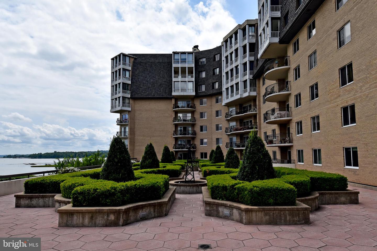 1250 S WASHINGTON ST #816, ALEXANDRIA, Virginia 22314, 2 Bedrooms Bedrooms, ,2 BathroomsBathrooms,Residential,For sale,1250 S WASHINGTON ST #816,VAAX2051734 MLS # VAAX2051734