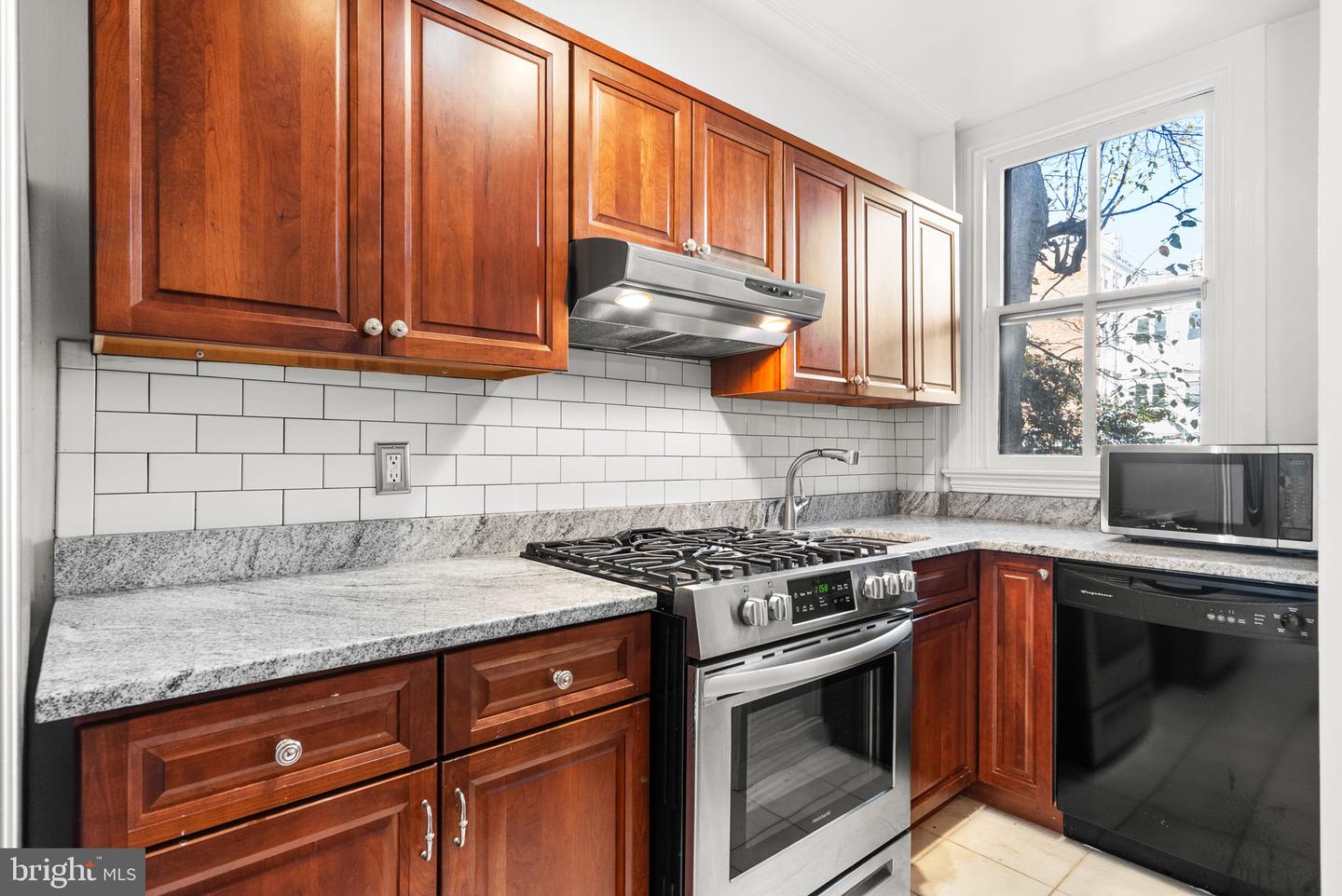 812 E ST SE, WASHINGTON, District Of Columbia 20003, 4 Bedrooms Bedrooms, ,3 BathroomsBathrooms,Residential,For sale,812 E ST SE,DCDC2231462 MLS # DCDC2231462