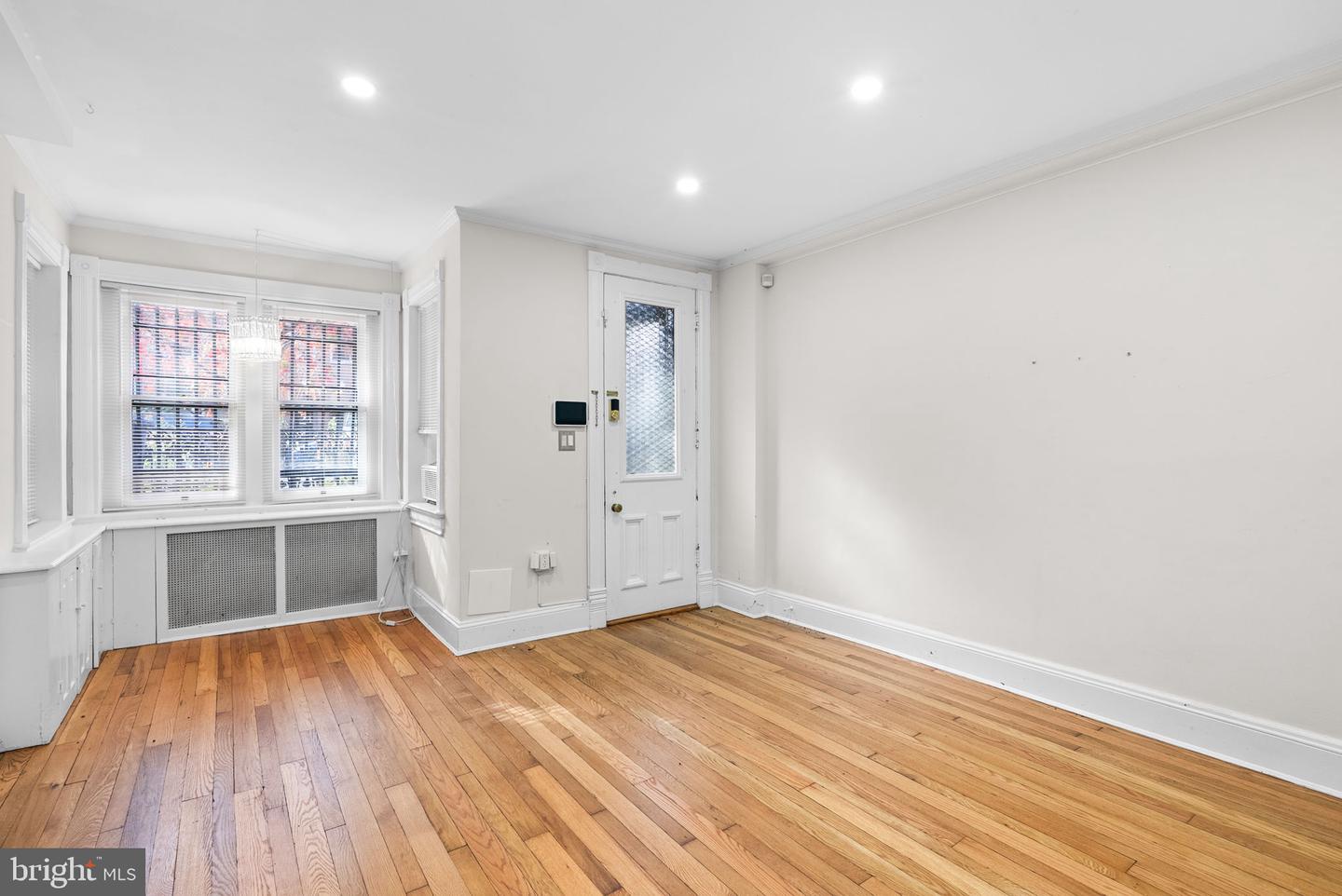 812 E ST SE, WASHINGTON, District Of Columbia 20003, 4 Bedrooms Bedrooms, ,3 BathroomsBathrooms,Residential,For sale,812 E ST SE,DCDC2231462 MLS # DCDC2231462