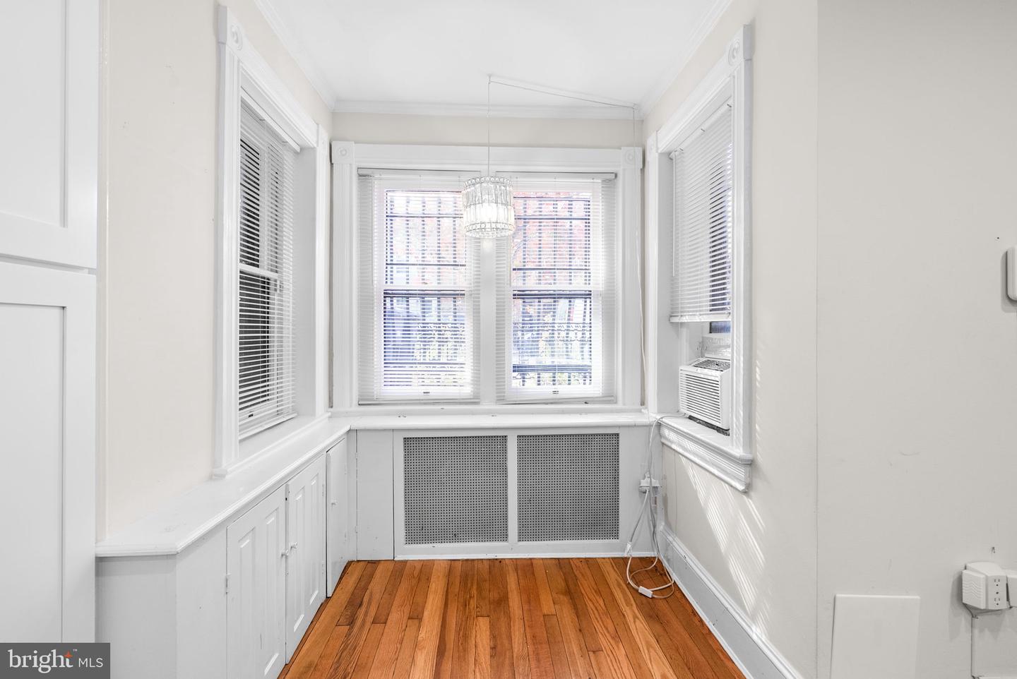 812 E ST SE, WASHINGTON, District Of Columbia 20003, 4 Bedrooms Bedrooms, ,3 BathroomsBathrooms,Residential,For sale,812 E ST SE,DCDC2231462 MLS # DCDC2231462