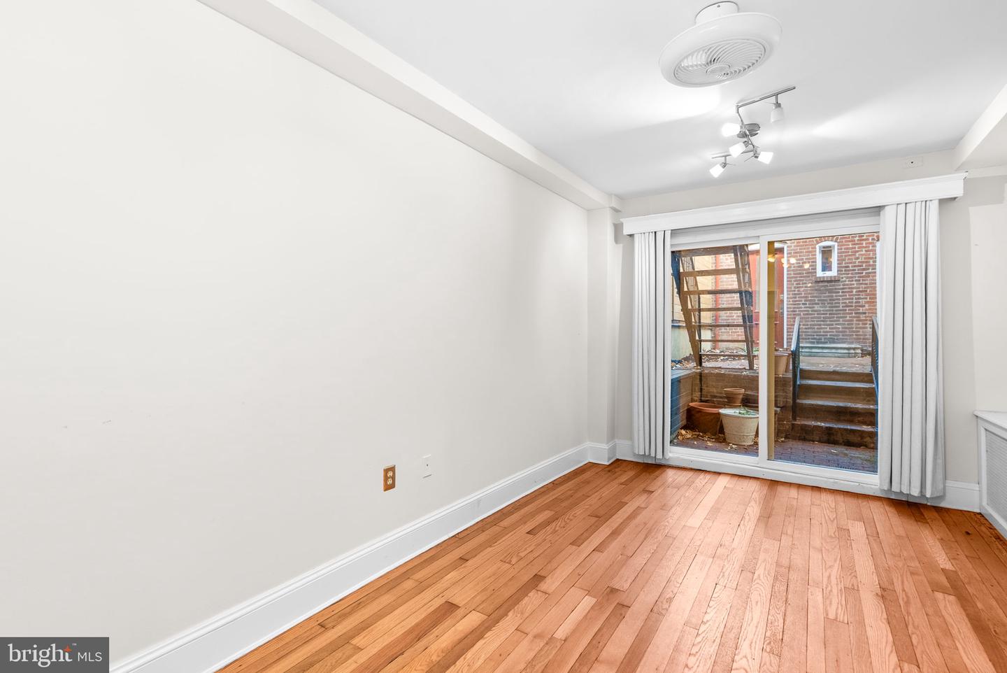 812 E ST SE, WASHINGTON, District Of Columbia 20003, 4 Bedrooms Bedrooms, ,3 BathroomsBathrooms,Residential,For sale,812 E ST SE,DCDC2231462 MLS # DCDC2231462